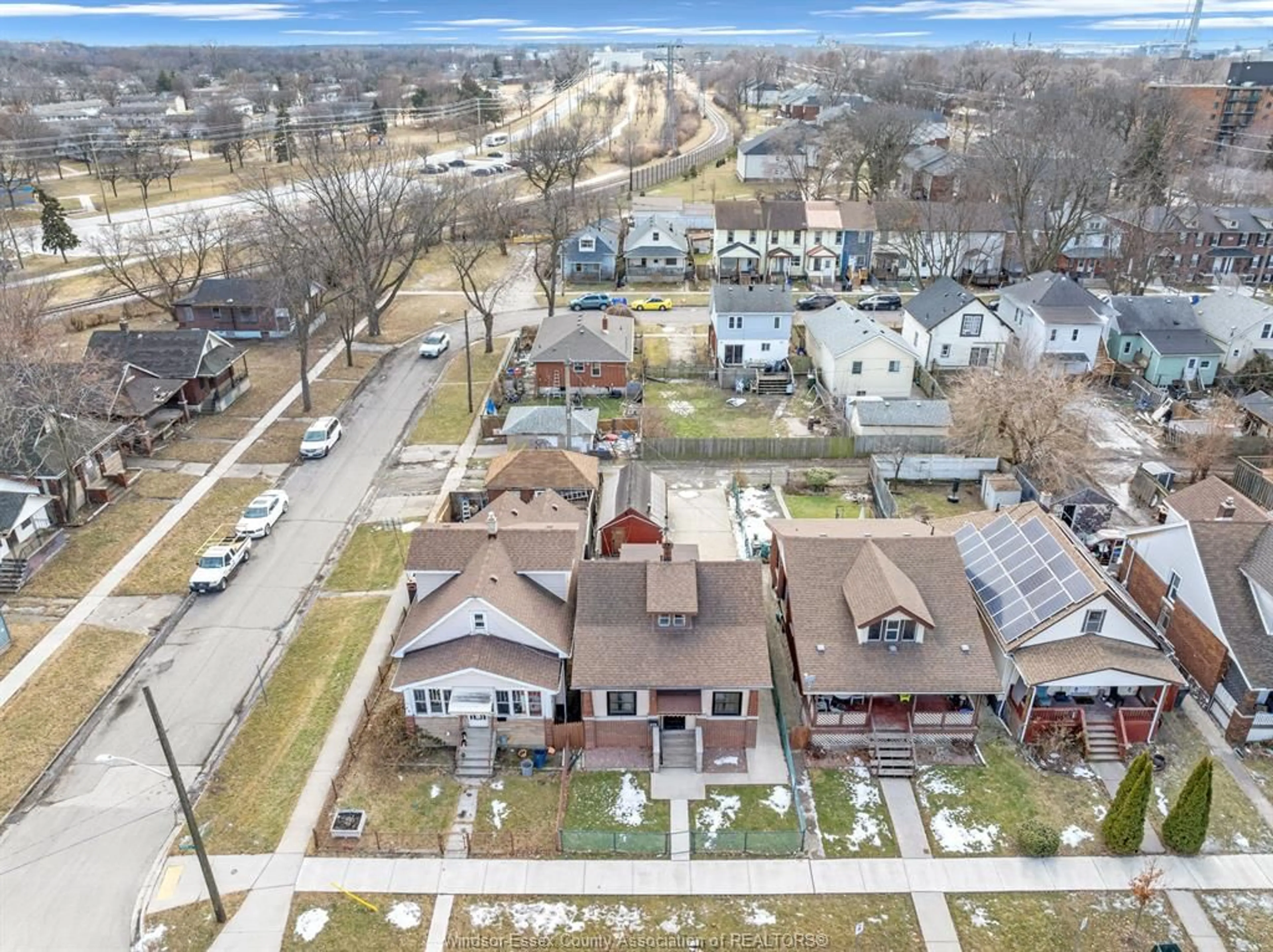 A pic from outside/outdoor area/front of a property/back of a property/a pic from drone, street for 787 BROCK St, Windsor Ontario N9C2T3