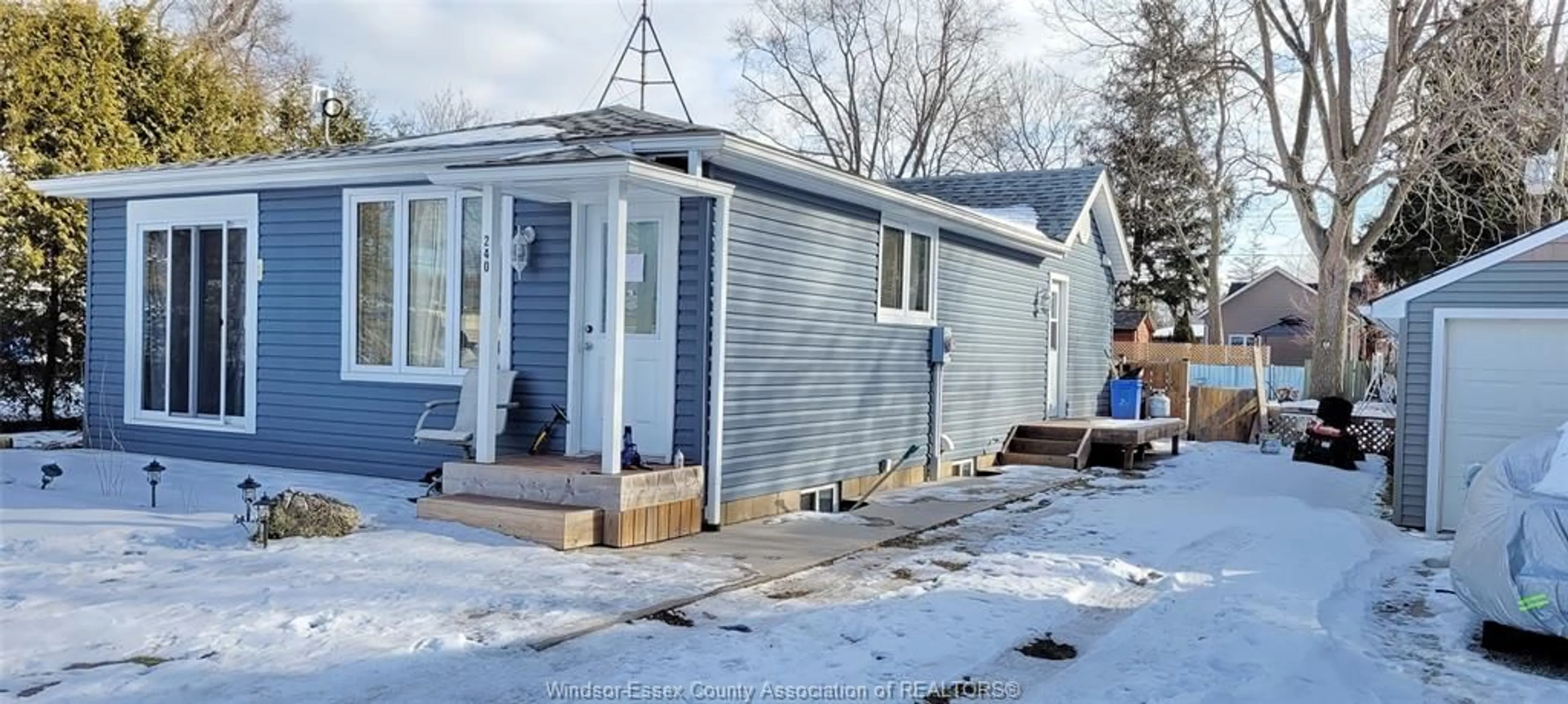 Home with vinyl exterior material, street for 240 FERRIS Ave, Essex Ontario N0R 1G0