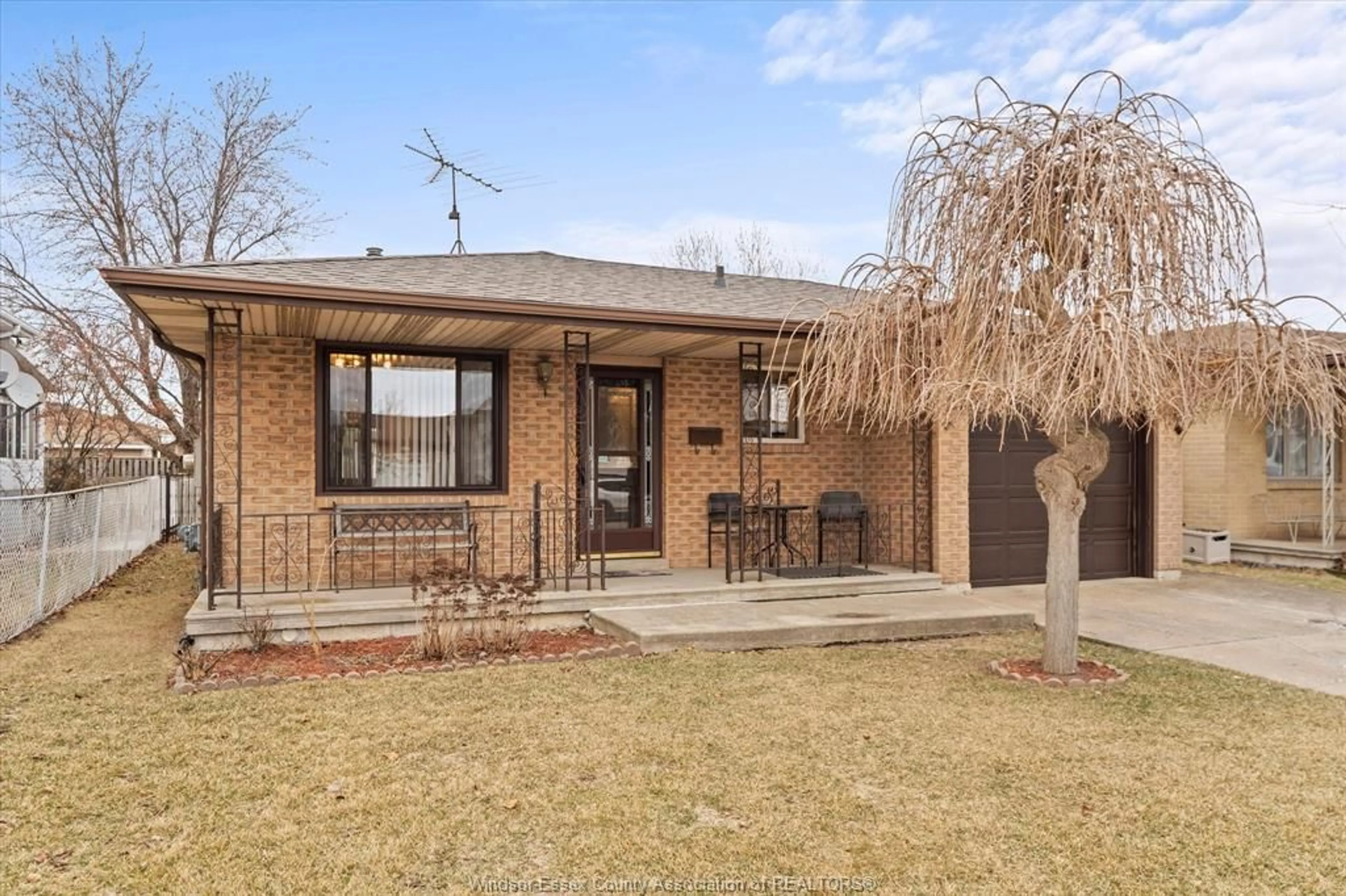 Home with brick exterior material, street for 2948 JENNIFER Dr, Windsor Ontario N8W 5J3