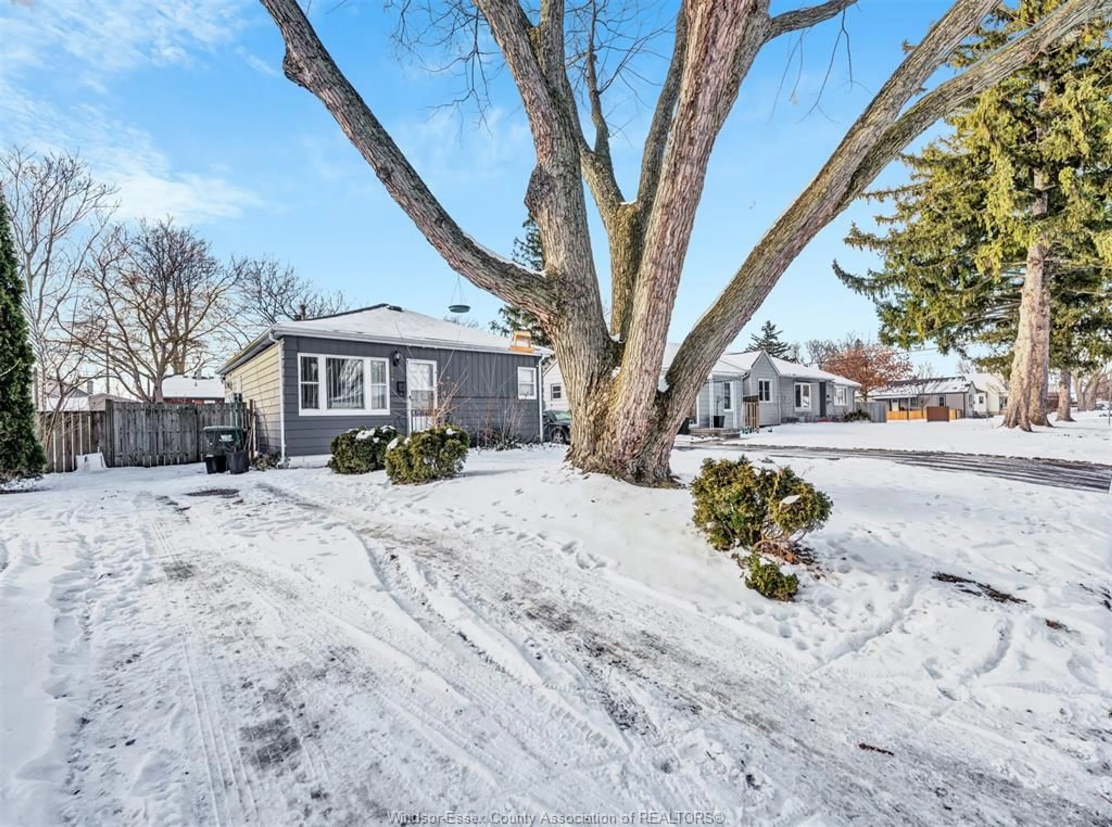 A pic from outside/outdoor area/front of a property/back of a property/a pic from drone, street for 2519 TOURANGEAU Rd, Windsor Ontario N8W 4P1