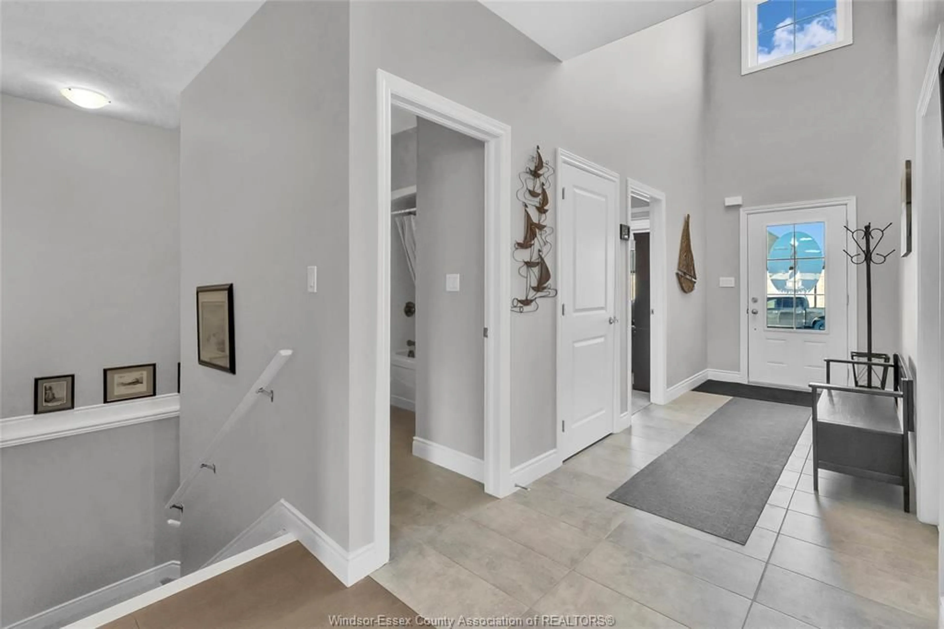 Indoor entryway for 239 LIVINGSTONE Cres, Amherstburg Ontario N9V 0H1