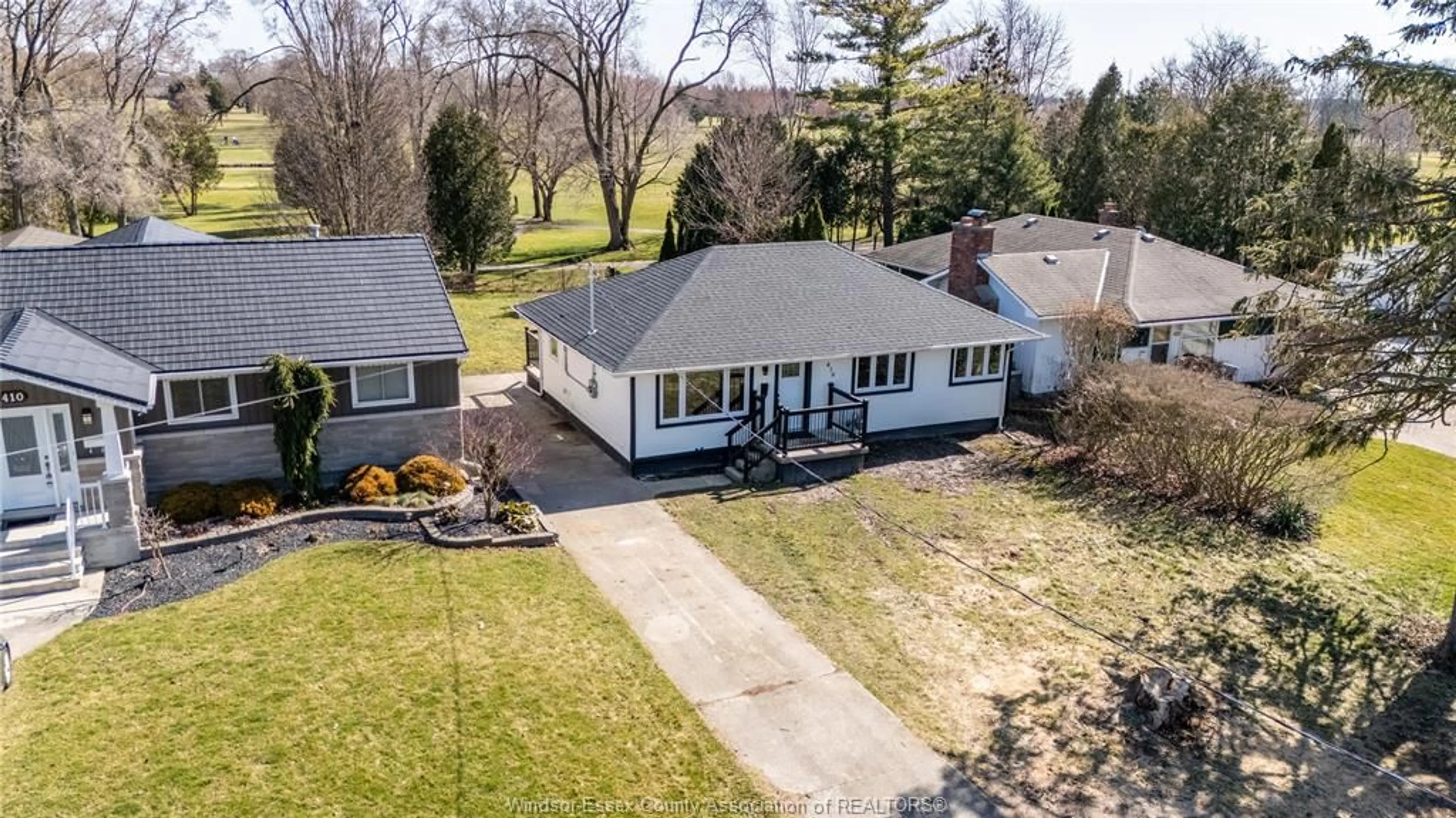 A pic from outside/outdoor area/front of a property/back of a property/a pic from drone, street for 416 INDIAN CREEK Dr, Chatham Ontario N7M 2E2