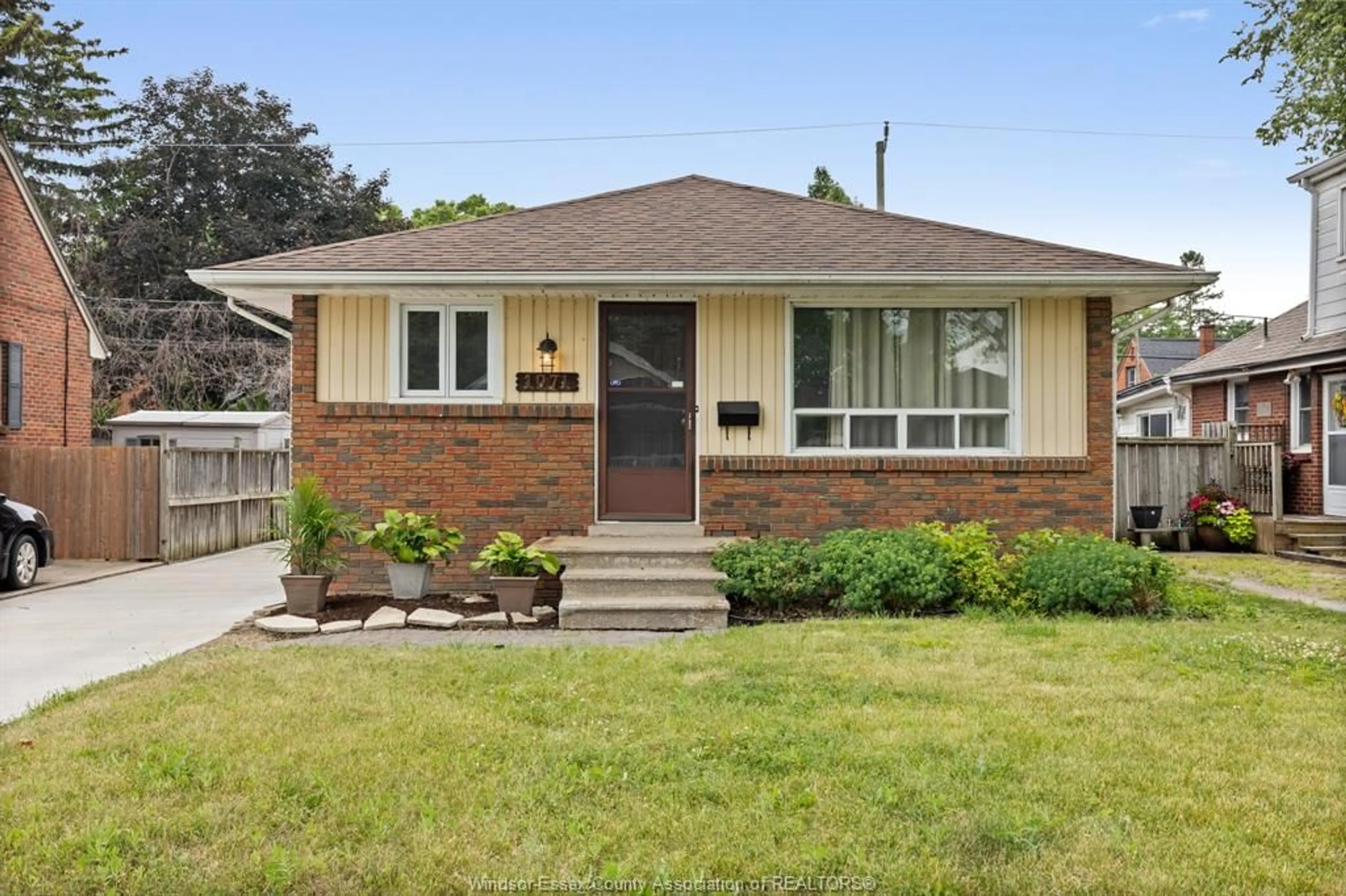 Home with brick exterior material, street for 1071 ST LOUIS Ave, Windsor Ontario N8S 2K9