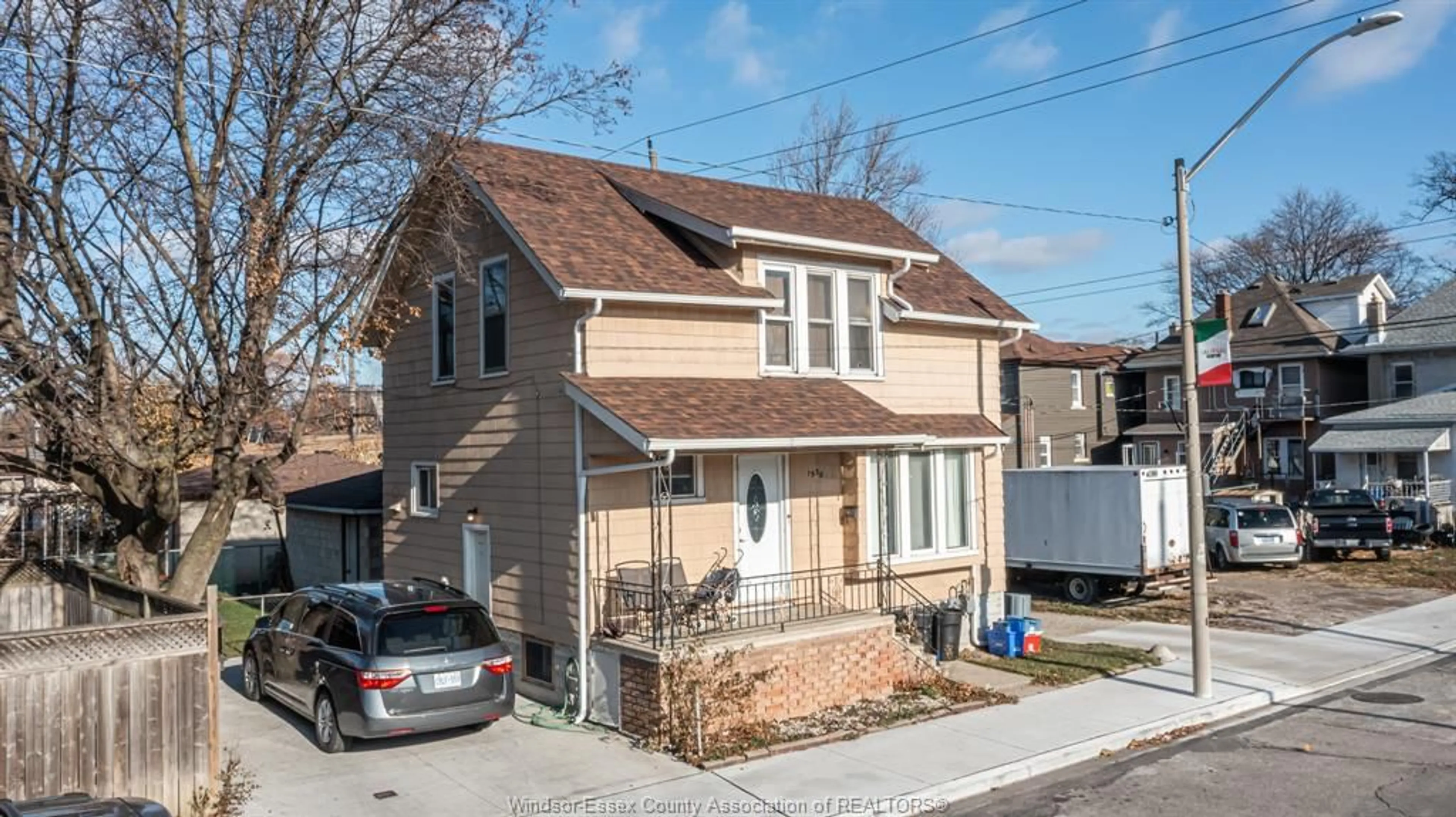 A pic from outside/outdoor area/front of a property/back of a property/a pic from drone, street for 1538 ERIE St, Windsor Ontario N9A 4A2