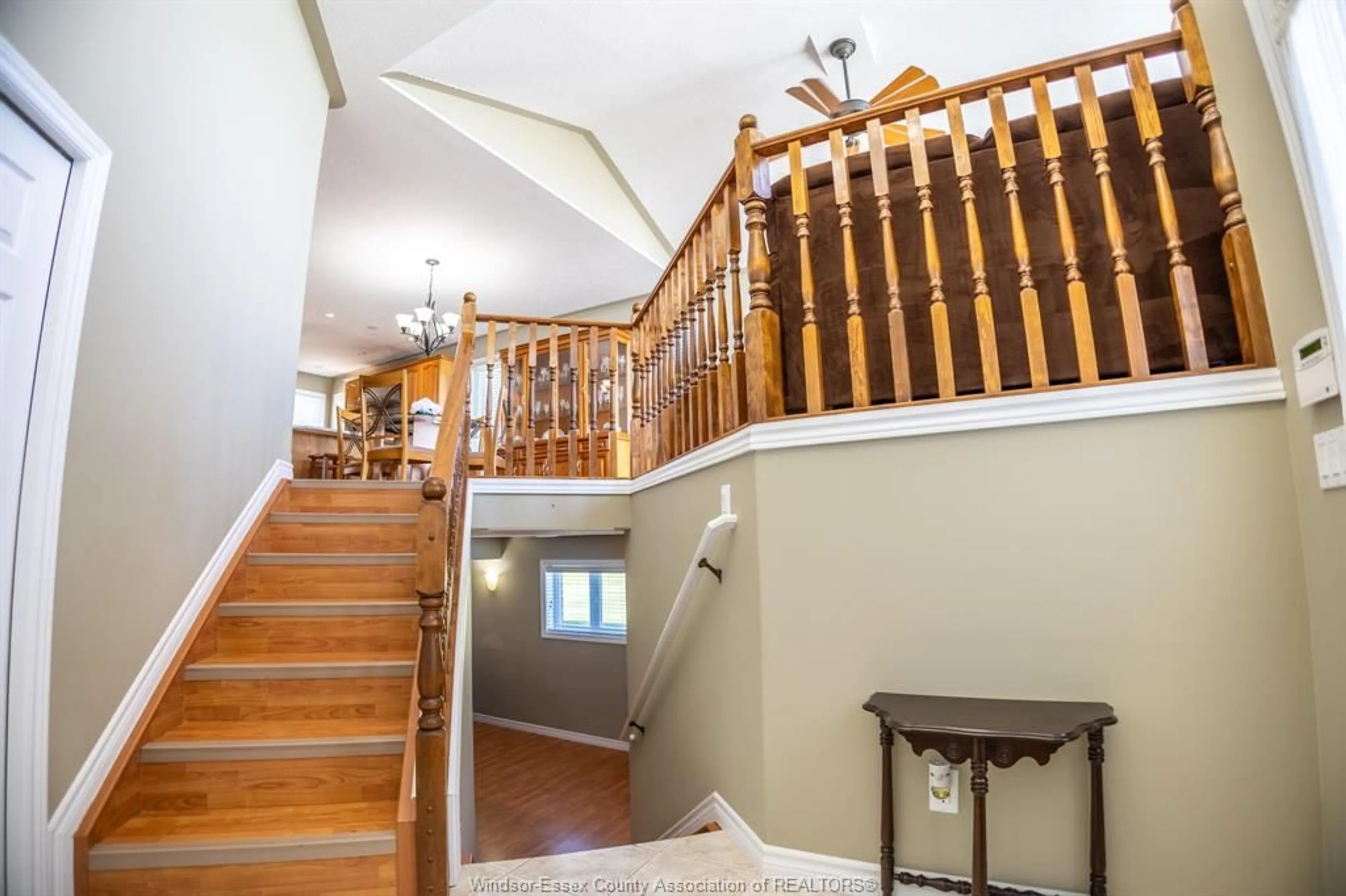 Indoor foyer for 1365 FERRIS, Harrow Ontario N0R 1G0