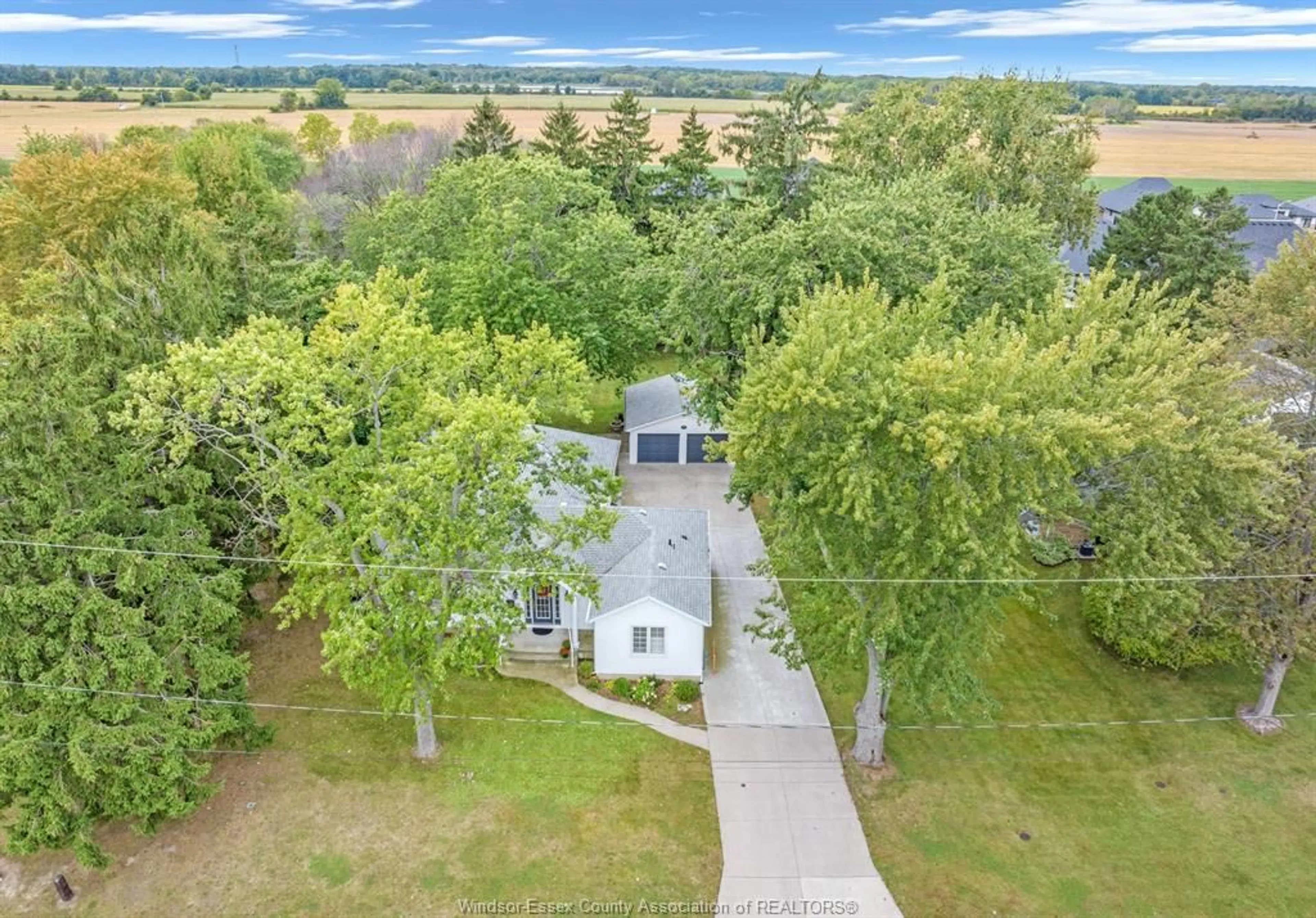 A pic from outside/outdoor area/front of a property/back of a property/a pic from drone, unknown for 190 PRINCE ALBERT St, Kingsville Ontario N9Y 1J7