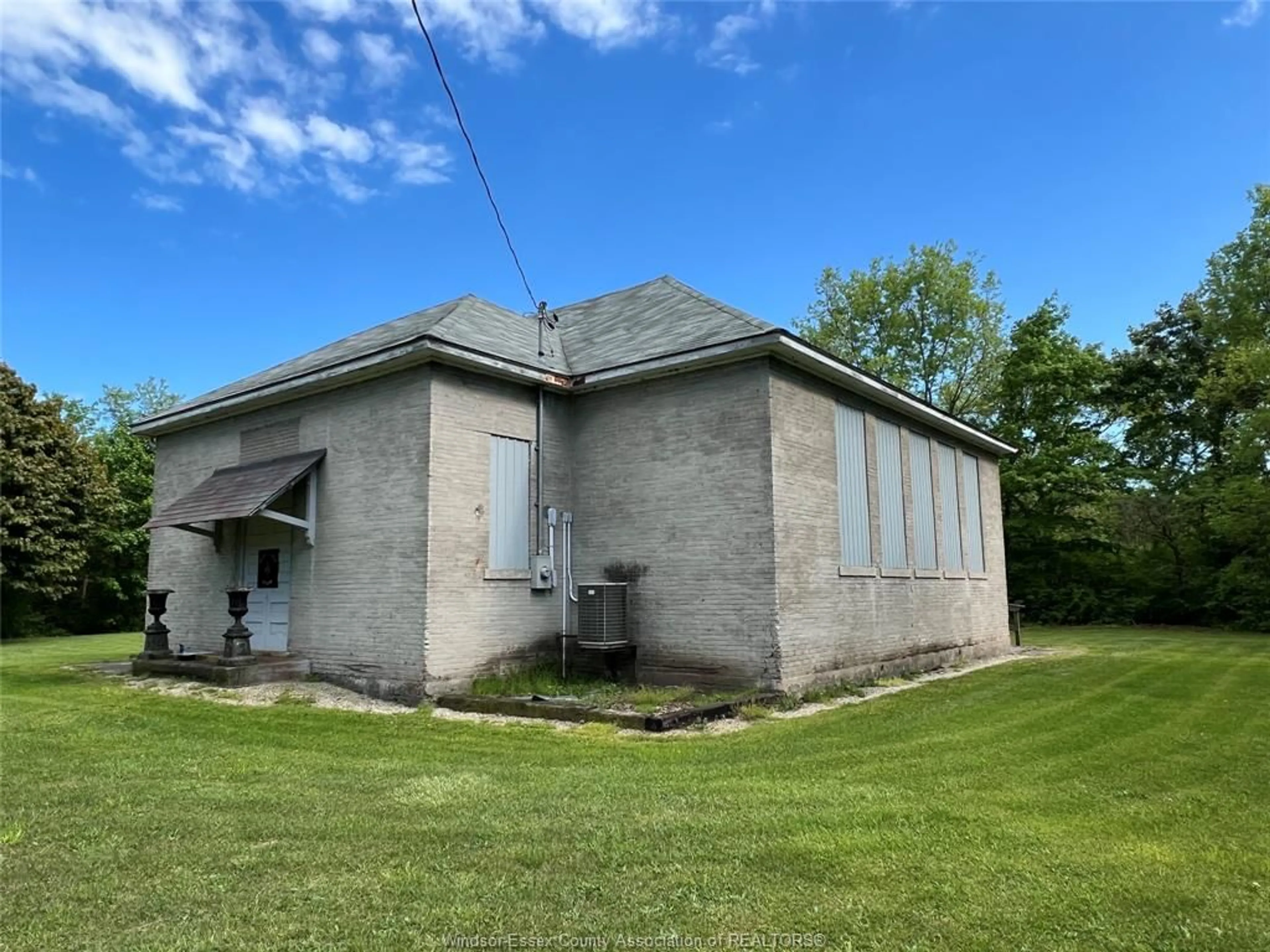 A pic from outside/outdoor area/front of a property/back of a property/a pic from drone, building for 84 East West Rd, Pelee Island Ontario N0R 1M0