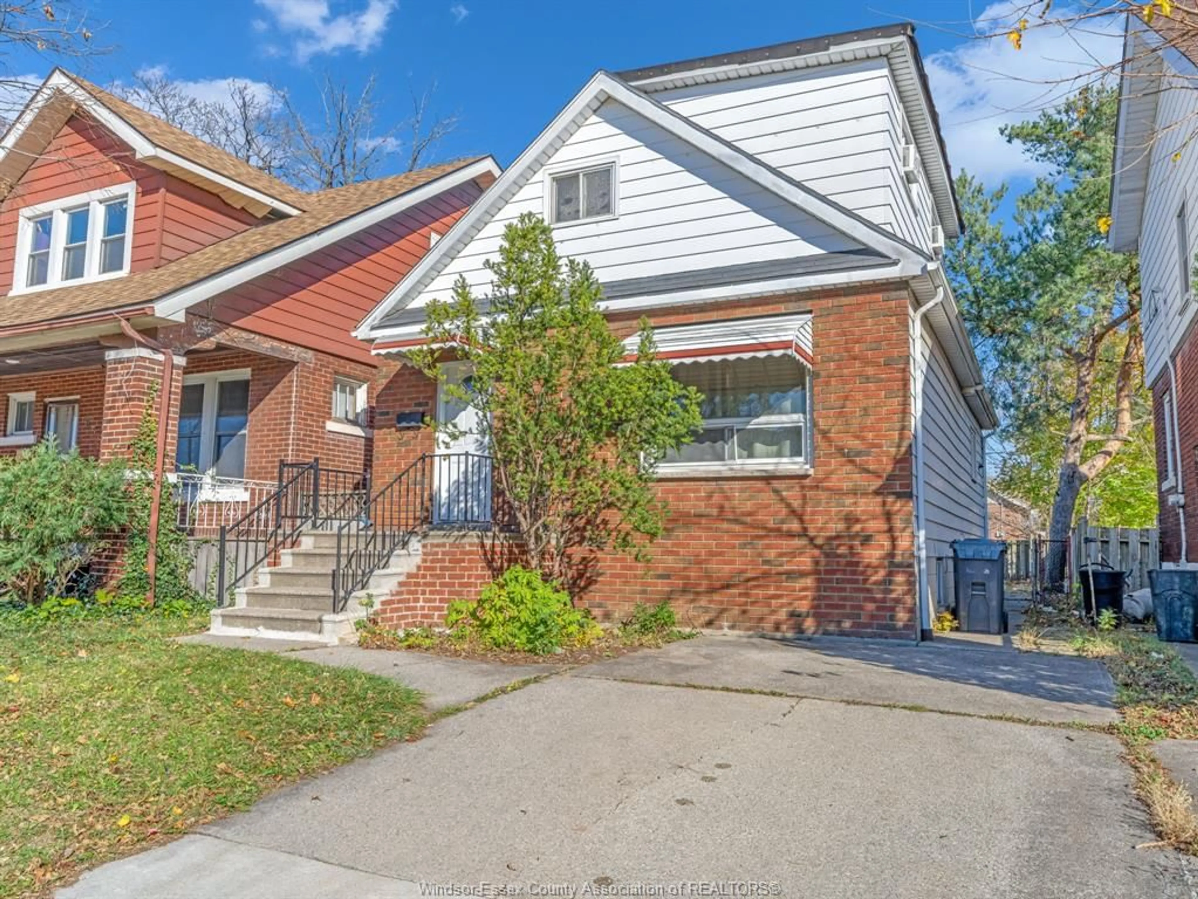 Home with brick exterior material, street for 664 Rankin, Windsor Ontario N9B 2R9