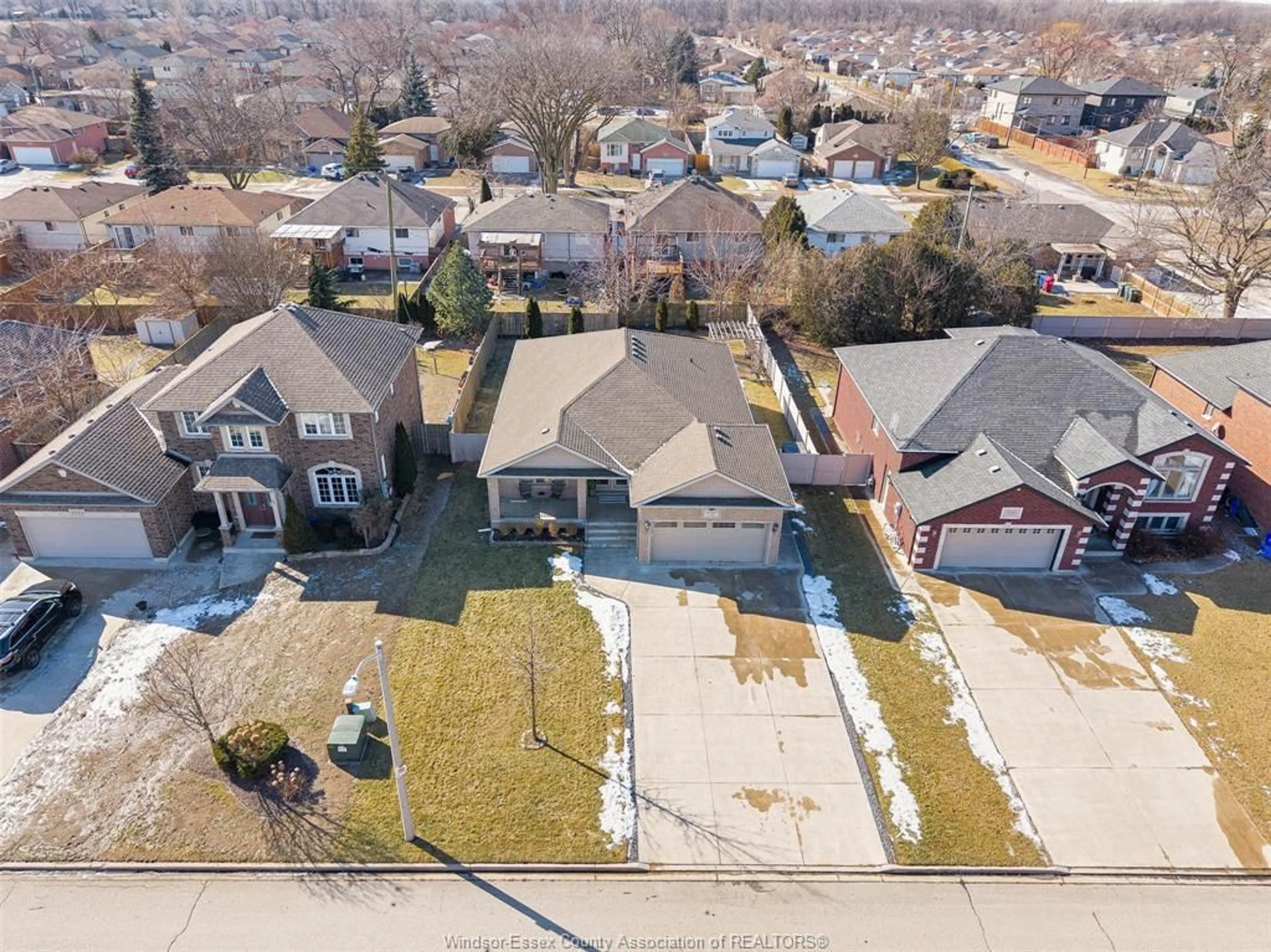 A pic from outside/outdoor area/front of a property/back of a property/a pic from drone, street for 2217 ALEXANDRA Ave, Windsor Ontario N9E 4Y8