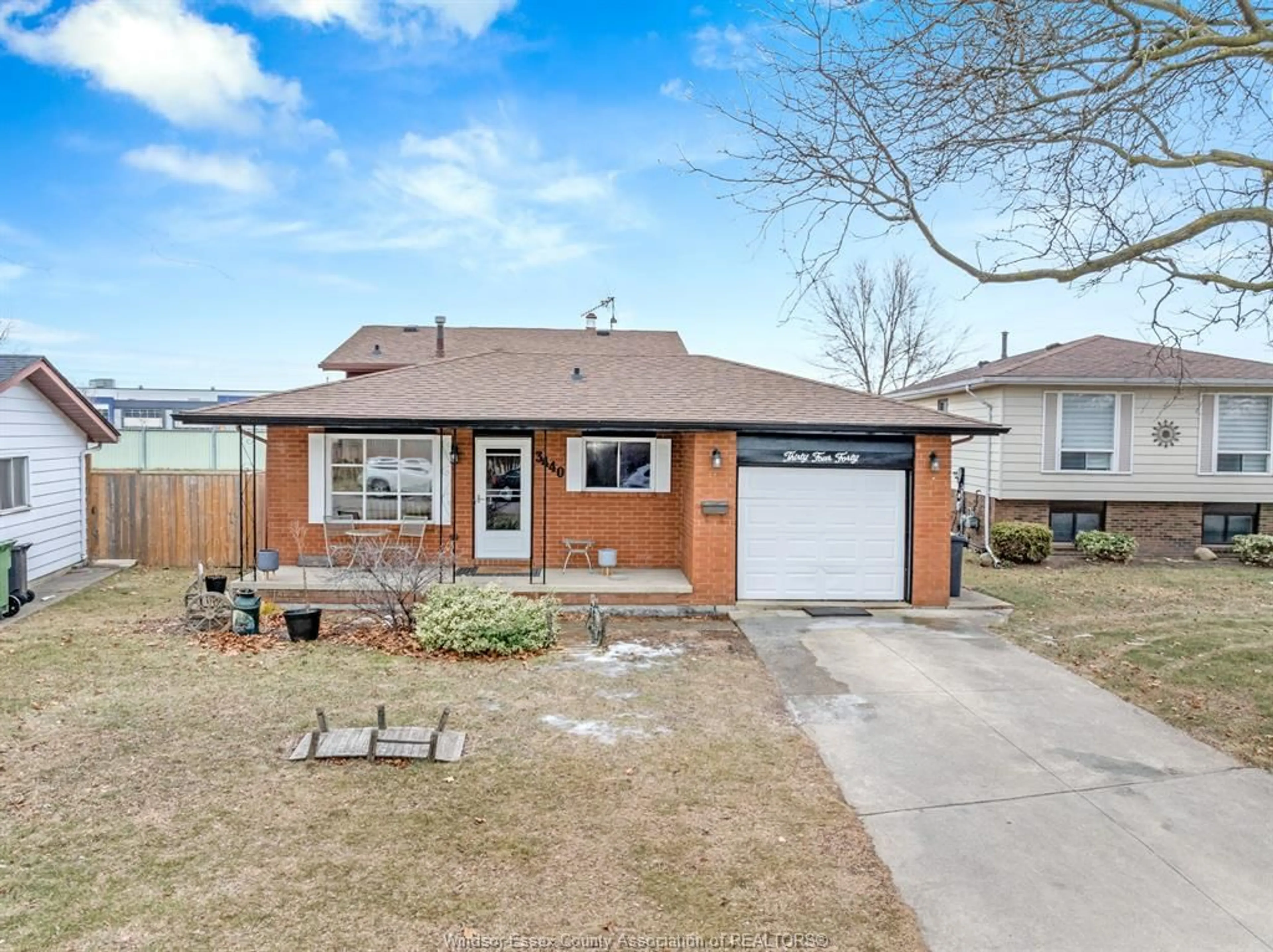 Home with brick exterior material, street for 3440 PINEVIEW Cres, Windsor Ontario N8R 2A8