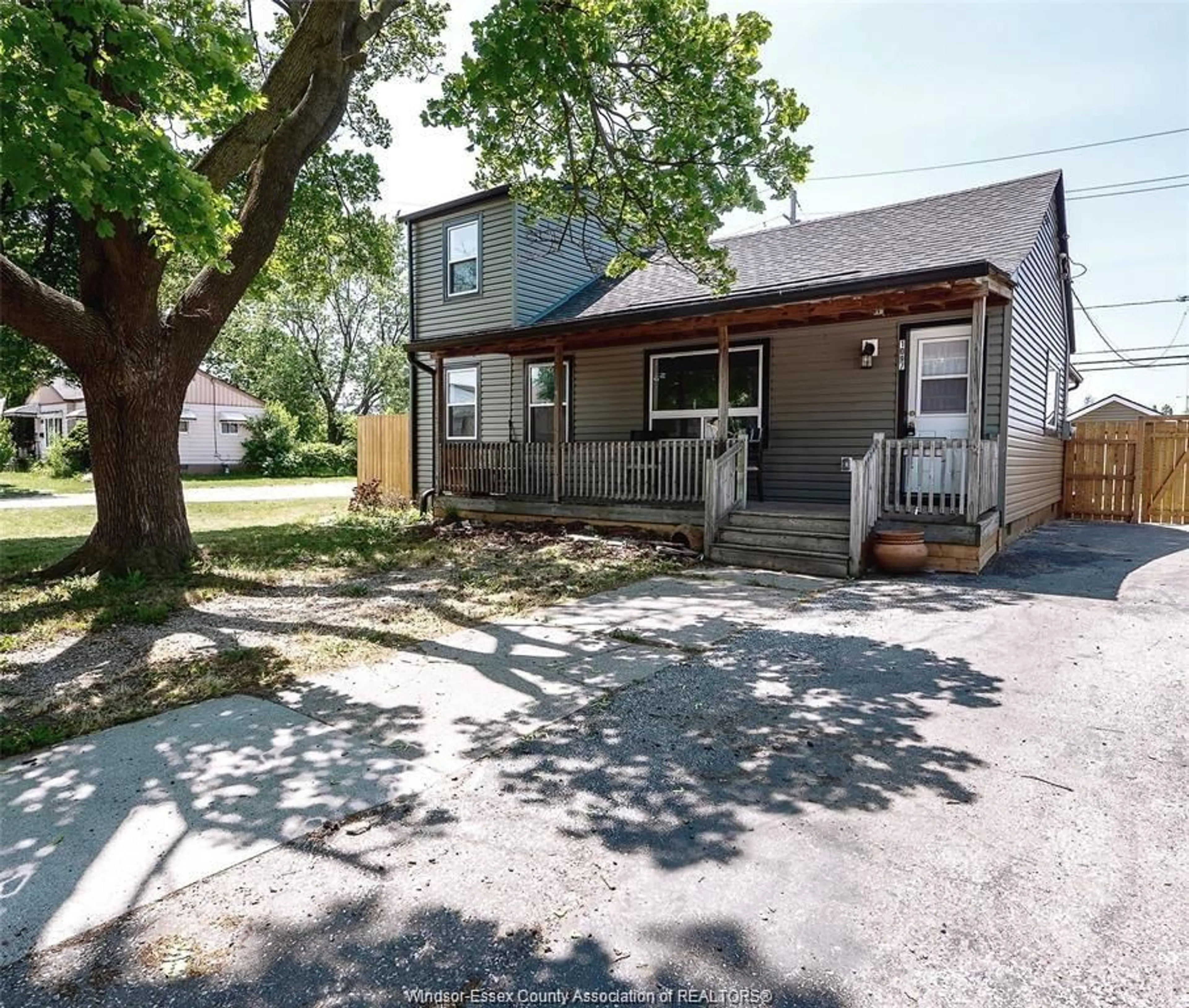 Home with vinyl exterior material, street for 1097 CALIFORNIA Ave, Windsor Ontario N9B 2Z5