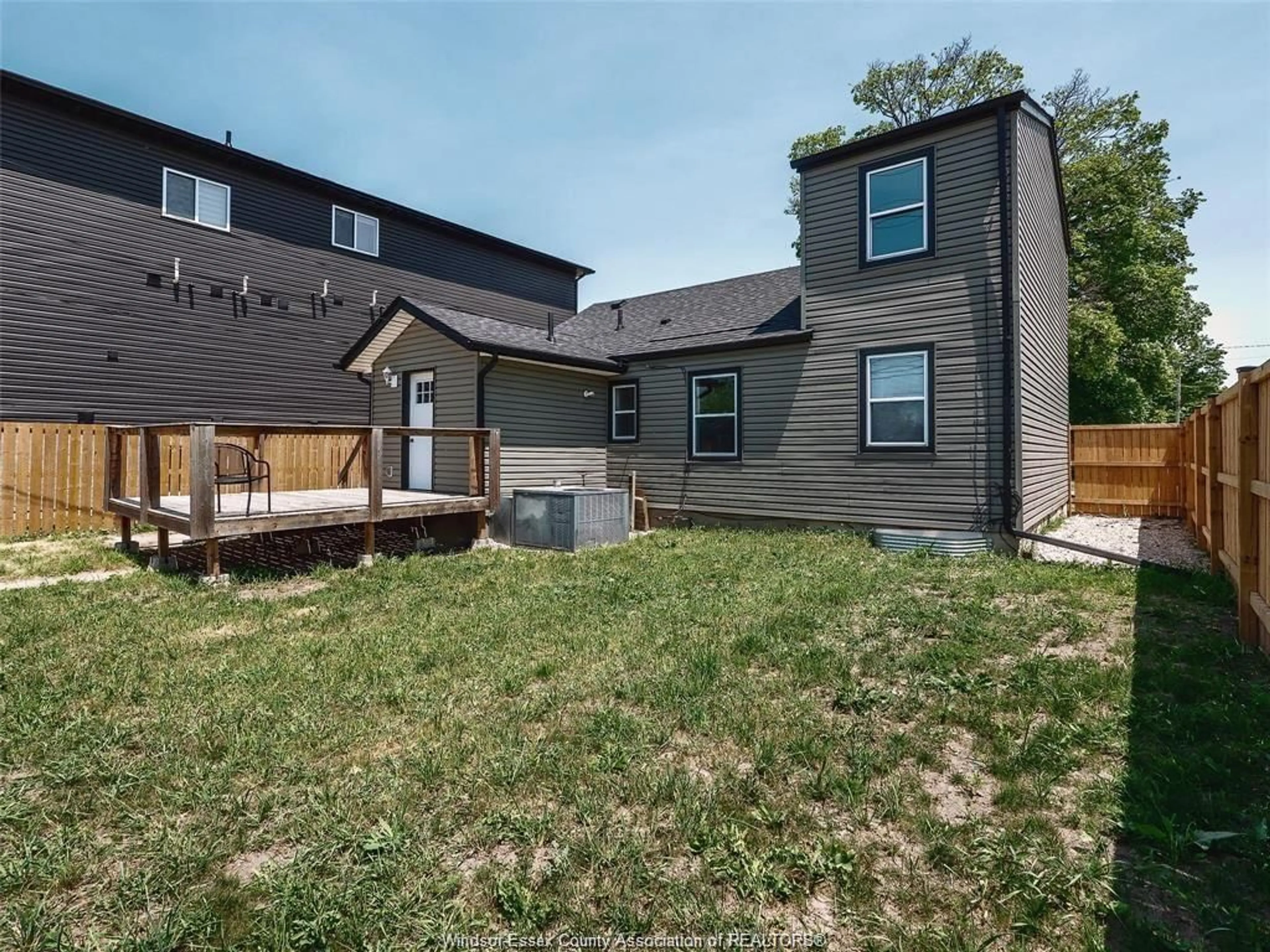 A pic from outside/outdoor area/front of a property/back of a property/a pic from drone, unknown for 1097 CALIFORNIA Ave, Windsor Ontario N9B 2Z5