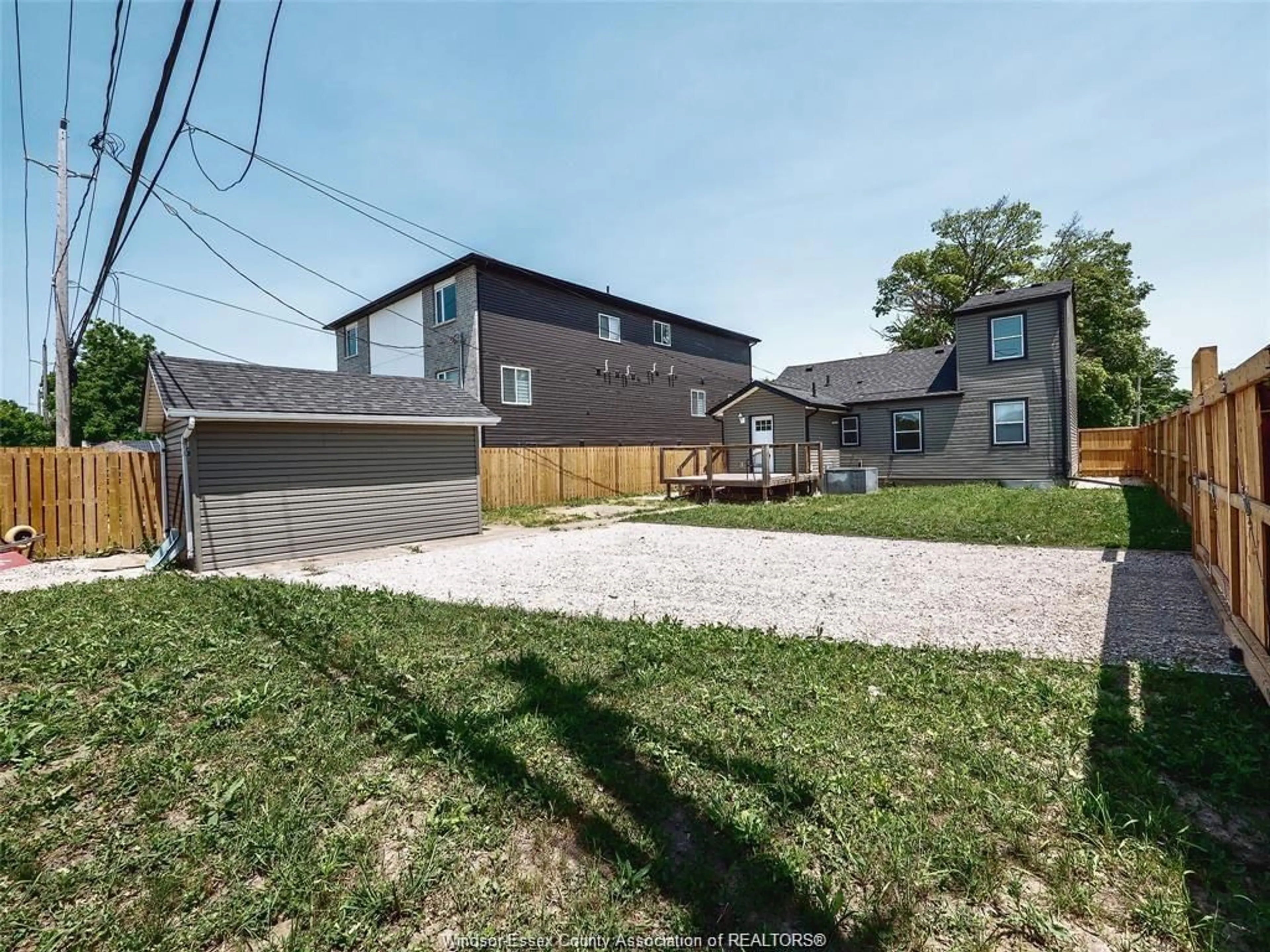A pic from outside/outdoor area/front of a property/back of a property/a pic from drone, street for 1097 CALIFORNIA Ave, Windsor Ontario N9B 2Z5