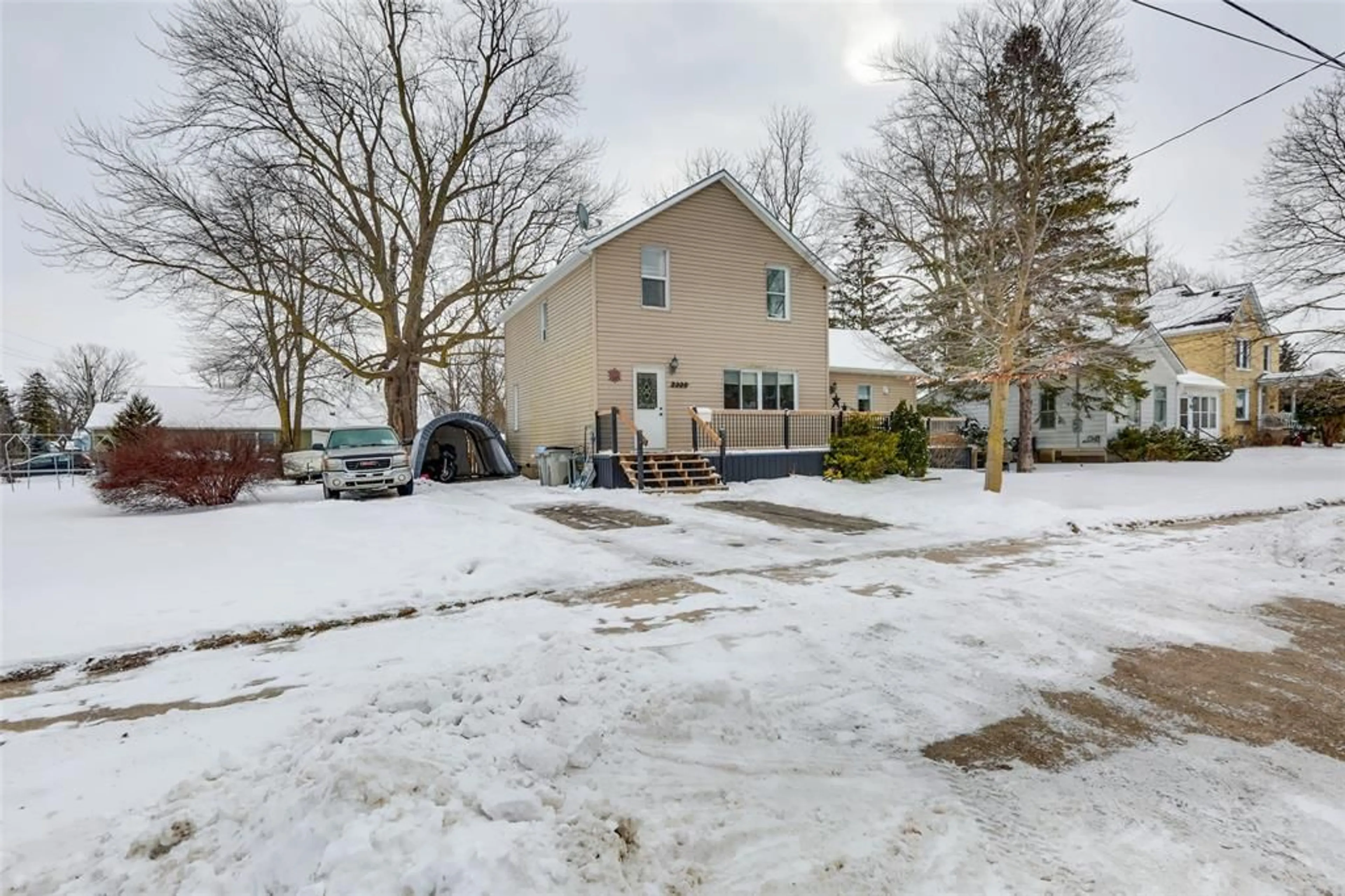 A pic from outside/outdoor area/front of a property/back of a property/a pic from drone, street for 5338 NAUVOO Rd, Warwick-Watford Ontario N0M 2S0