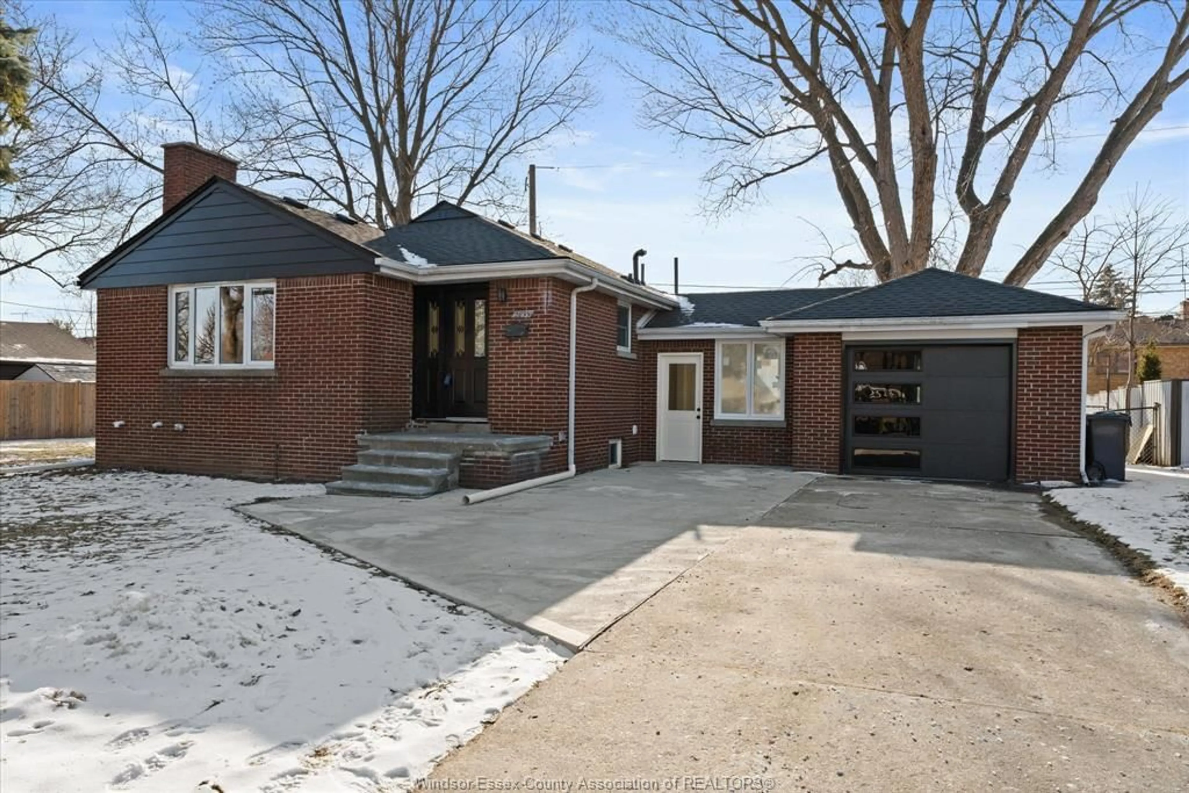 Home with brick exterior material, street for 2895 ASKIN Ave, Windsor Ontario N9E 3J1