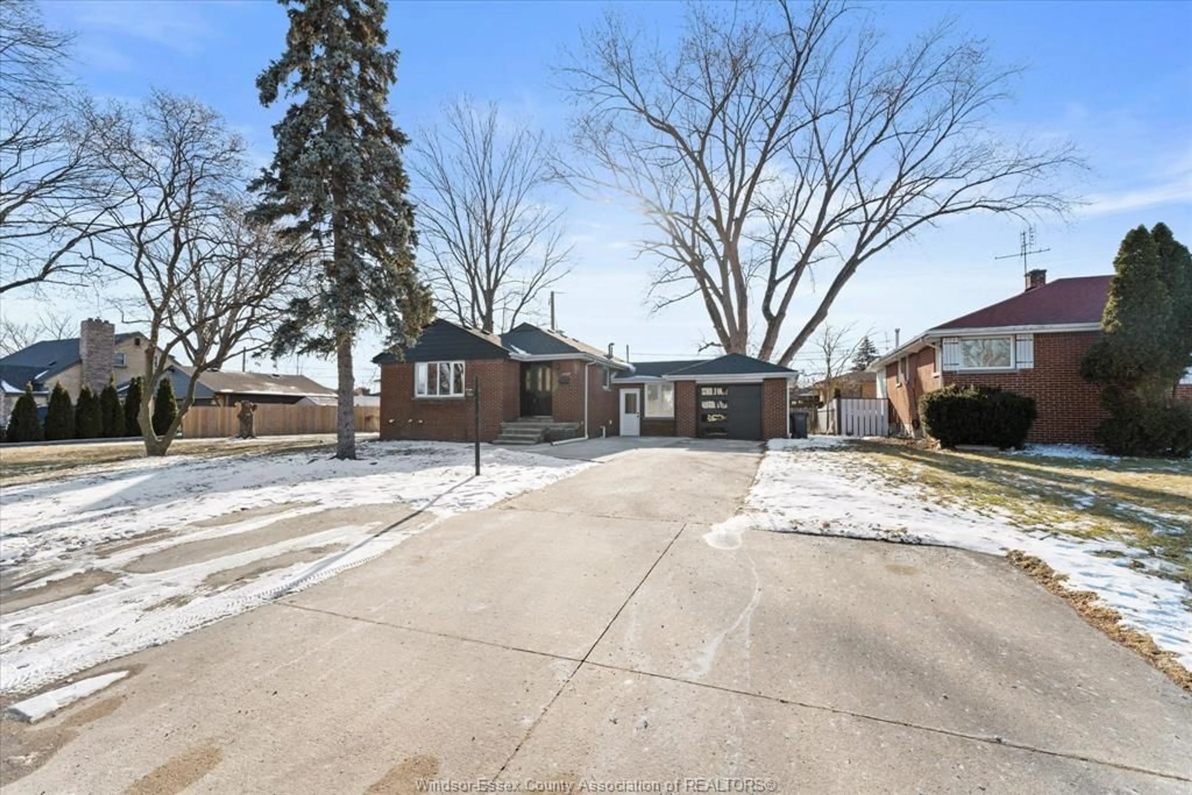 Unknown for 2895 ASKIN Ave, Windsor Ontario N9E 3J1