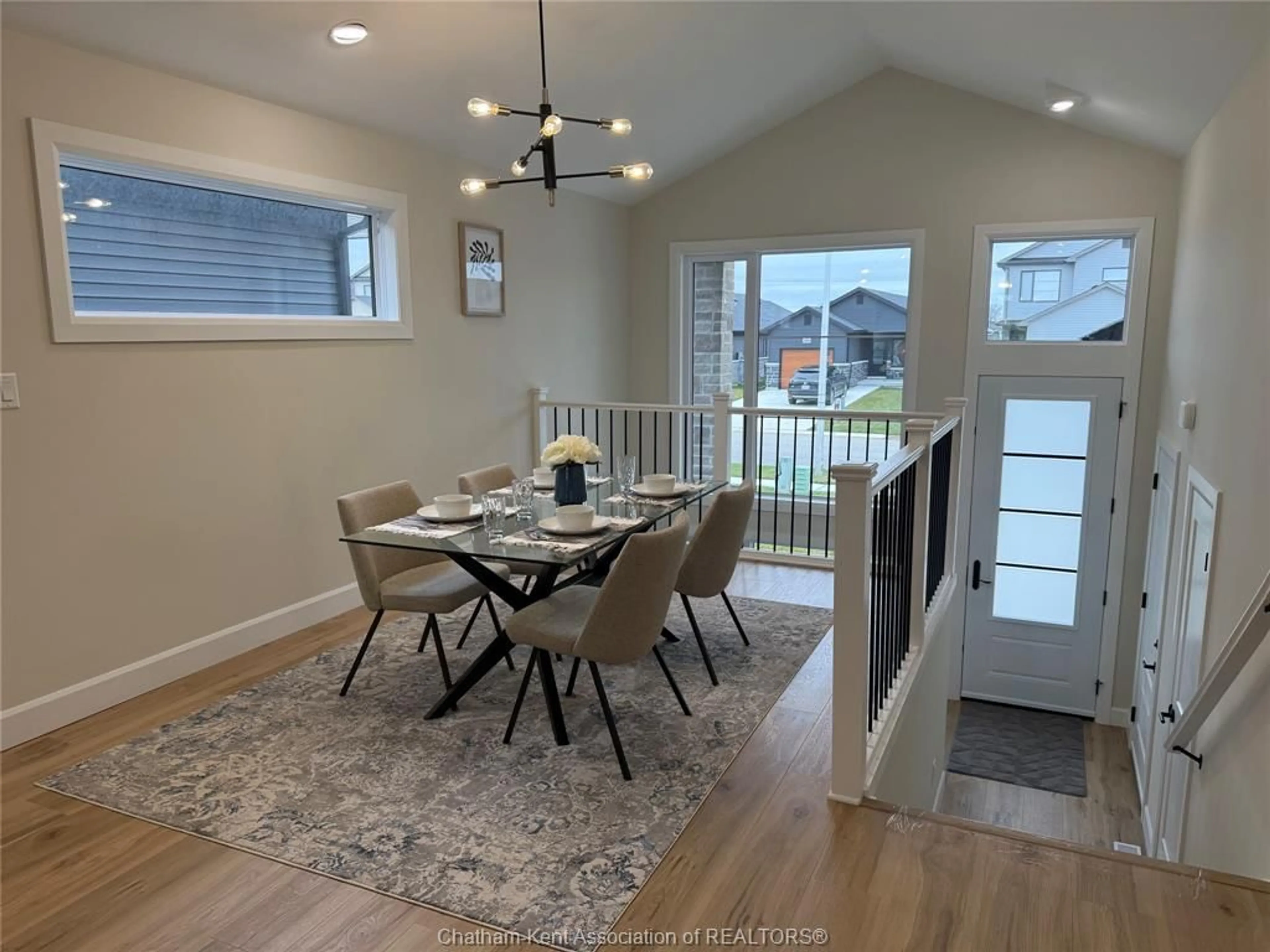 Dining room, wood/laminate floor for 175 IRONWOOD Trail, Chatham Ontario N7M 0T3