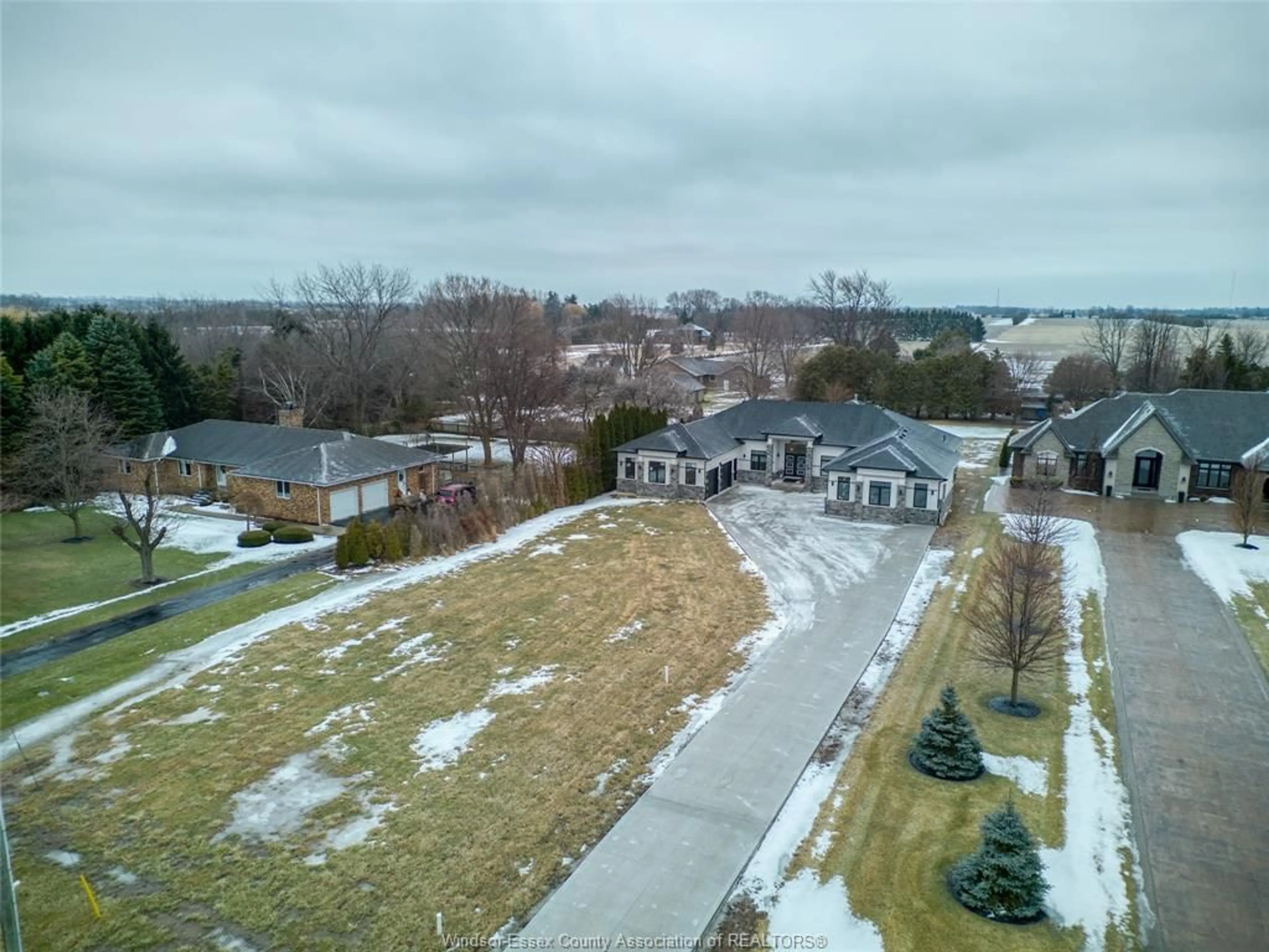 A pic from outside/outdoor area/front of a property/back of a property/a pic from drone, unknown for 1316 Deer Run, Leamington Ontario N8H 3V7