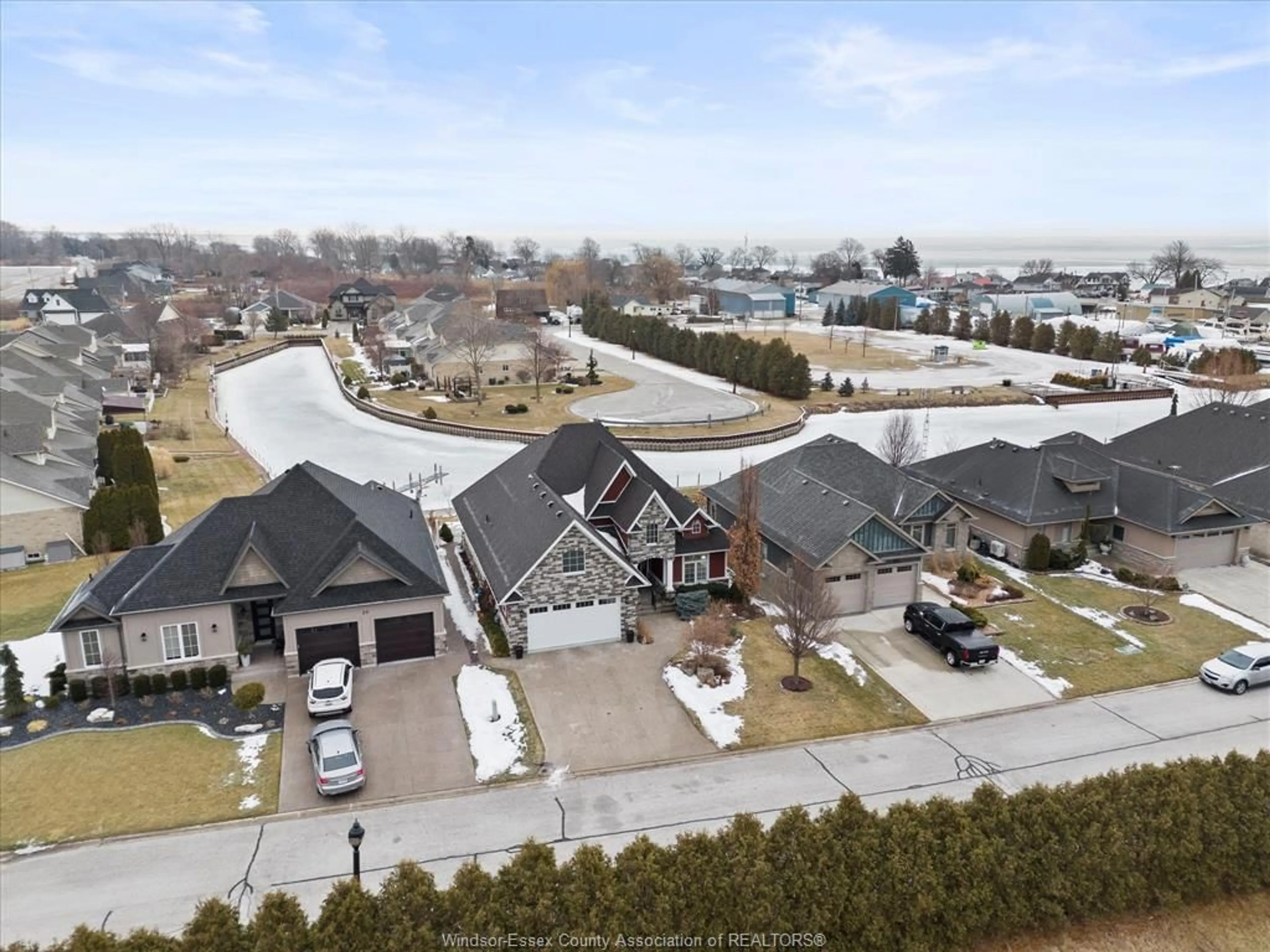 A pic from outside/outdoor area/front of a property/back of a property/a pic from drone, unknown for 33 Montego Bay Crescent, Kingsville Ontario N9Y4E7