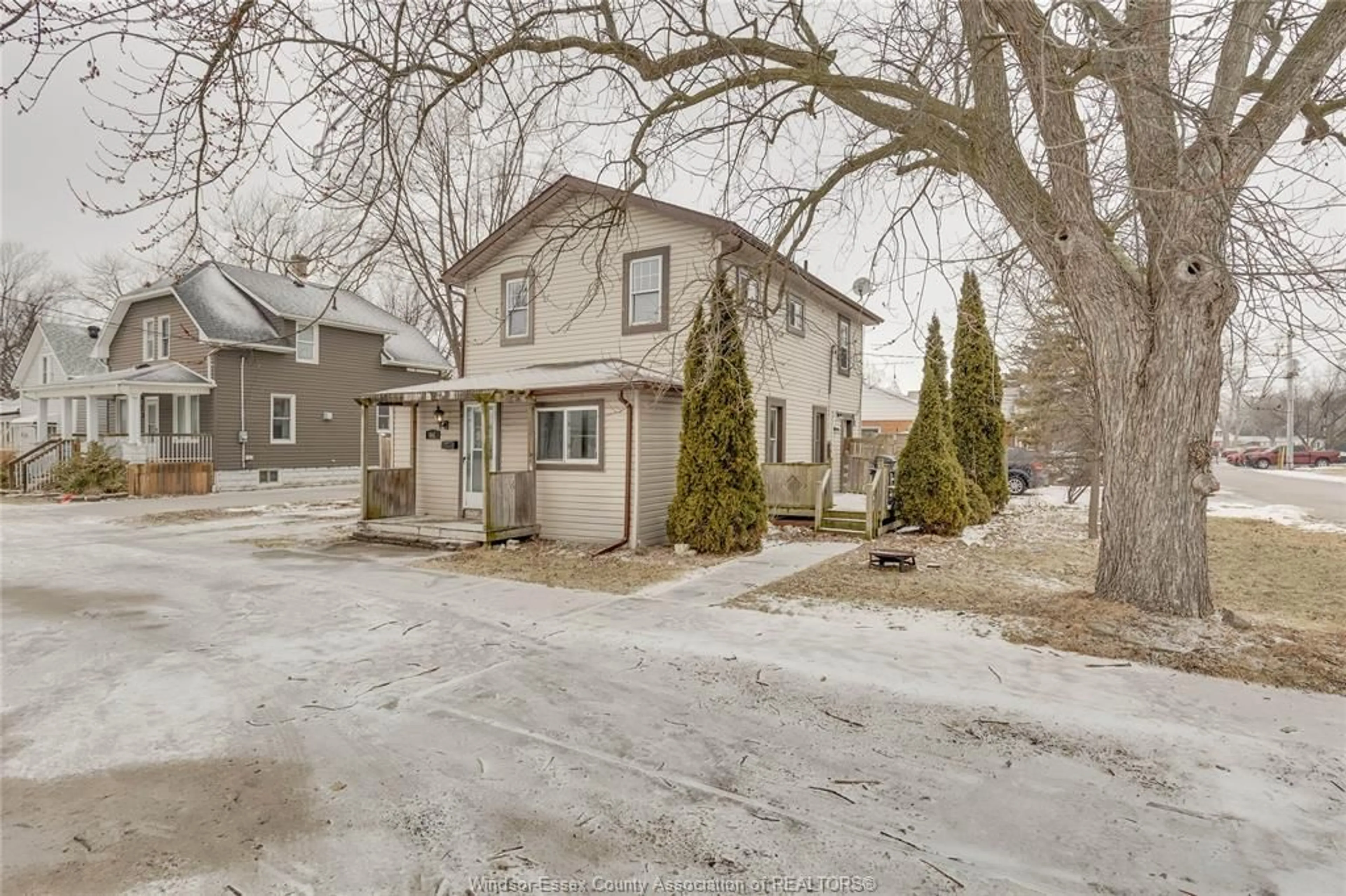 A pic from outside/outdoor area/front of a property/back of a property/a pic from drone, street for 441 ST. CHARLES St, Belle River Ontario N0R 1A0