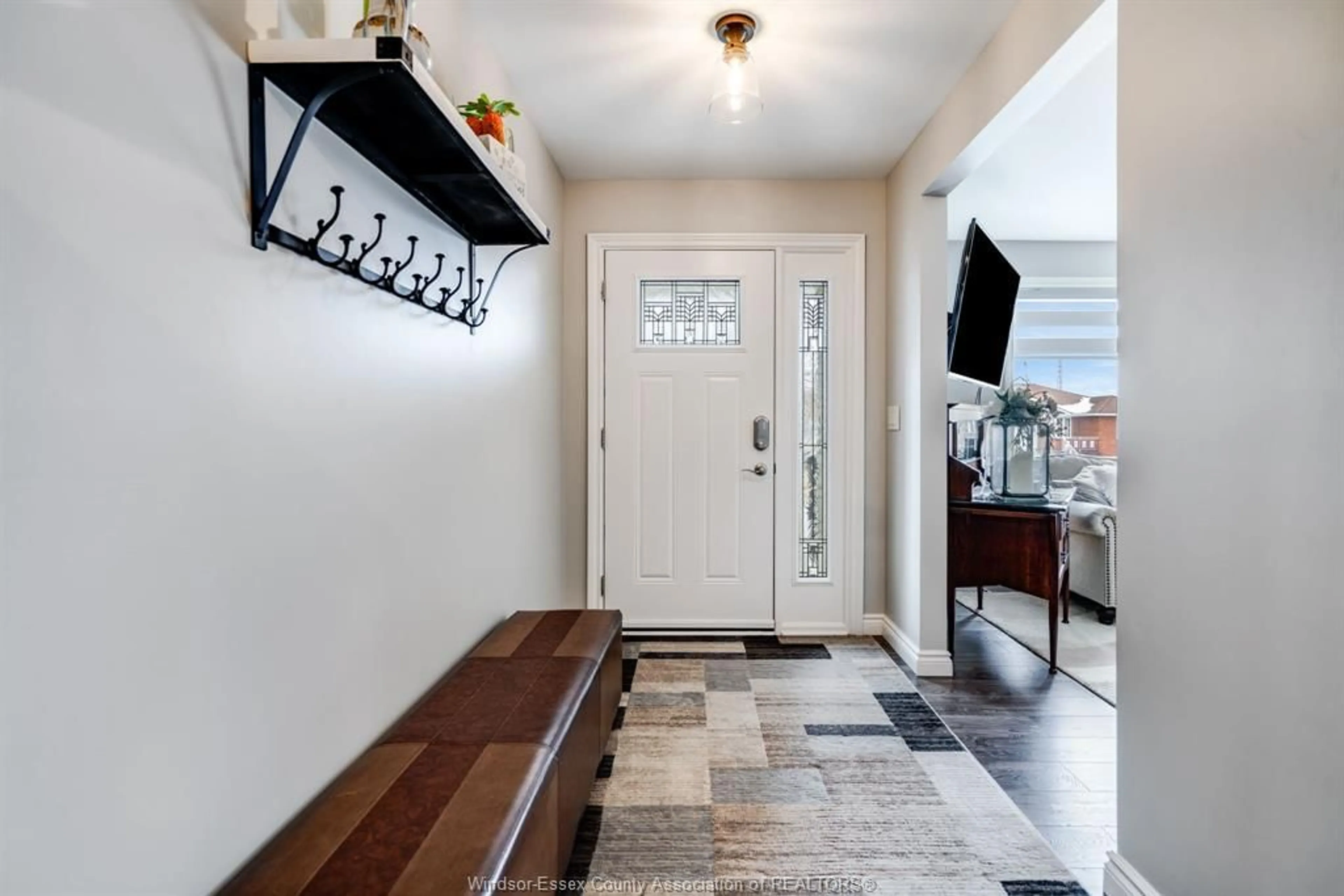 Indoor entryway for 45 Worchester Ave, Leamington Ontario N8H5C1