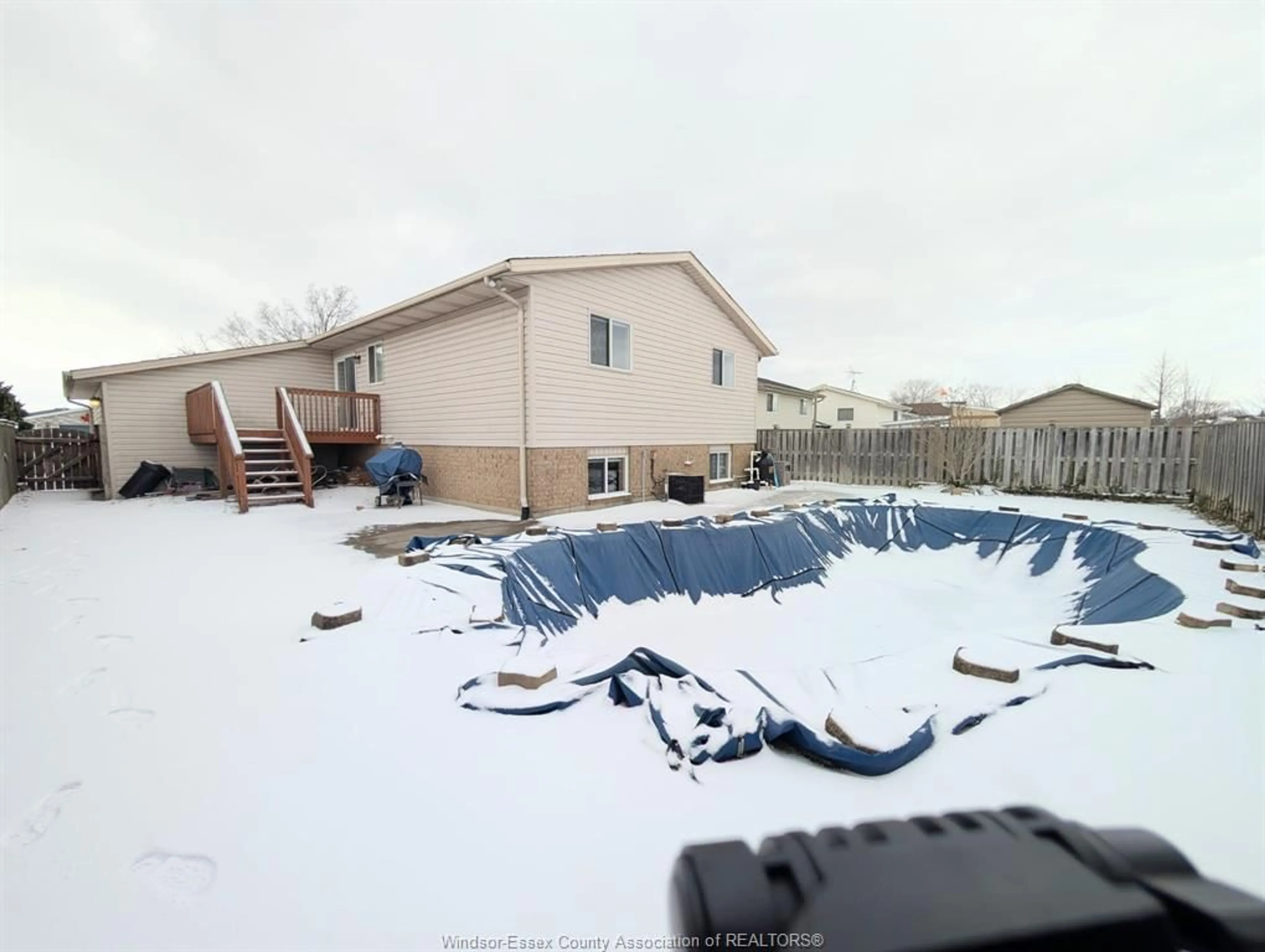 A pic from outside/outdoor area/front of a property/back of a property/a pic from drone, street for 1540 BLAIRWOOD Cres, Windsor Ontario N8W 5M6