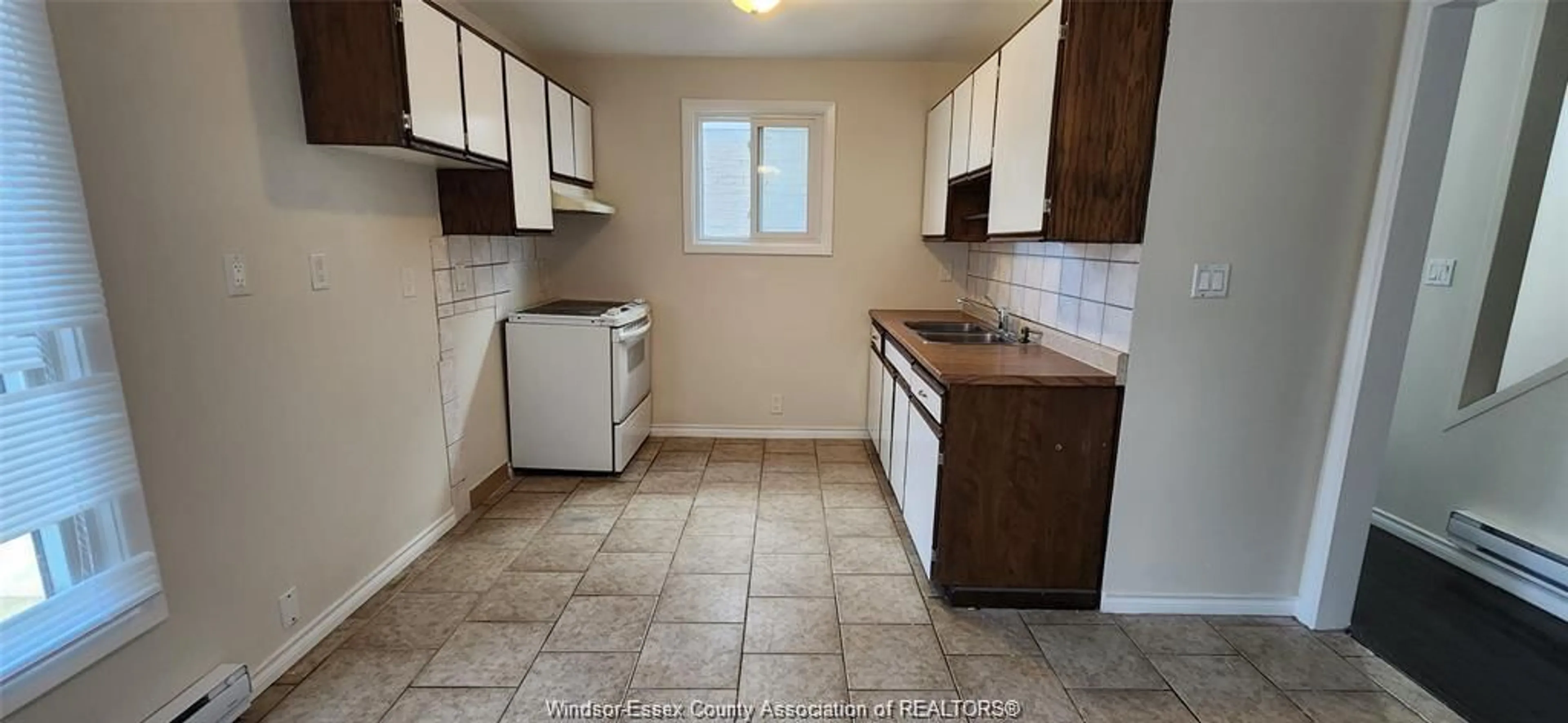 Standard kitchen, ceramic/tile floor for 1324 COPPERFIELD Pl, Windsor Ontario N8S 4G9