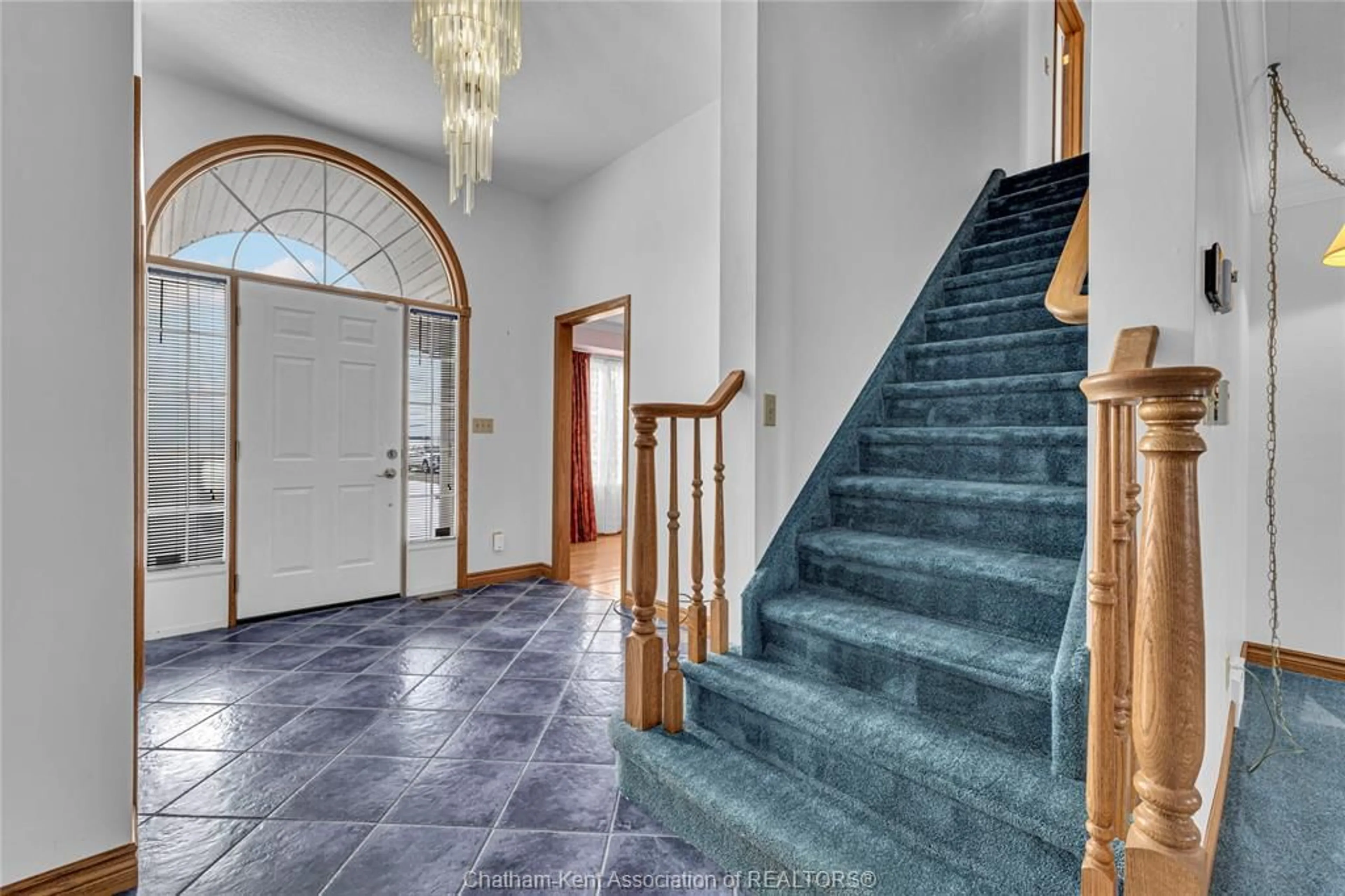 Indoor foyer for 9289 FAIRVIEW Line, Chatham Ontario N7M 5J4