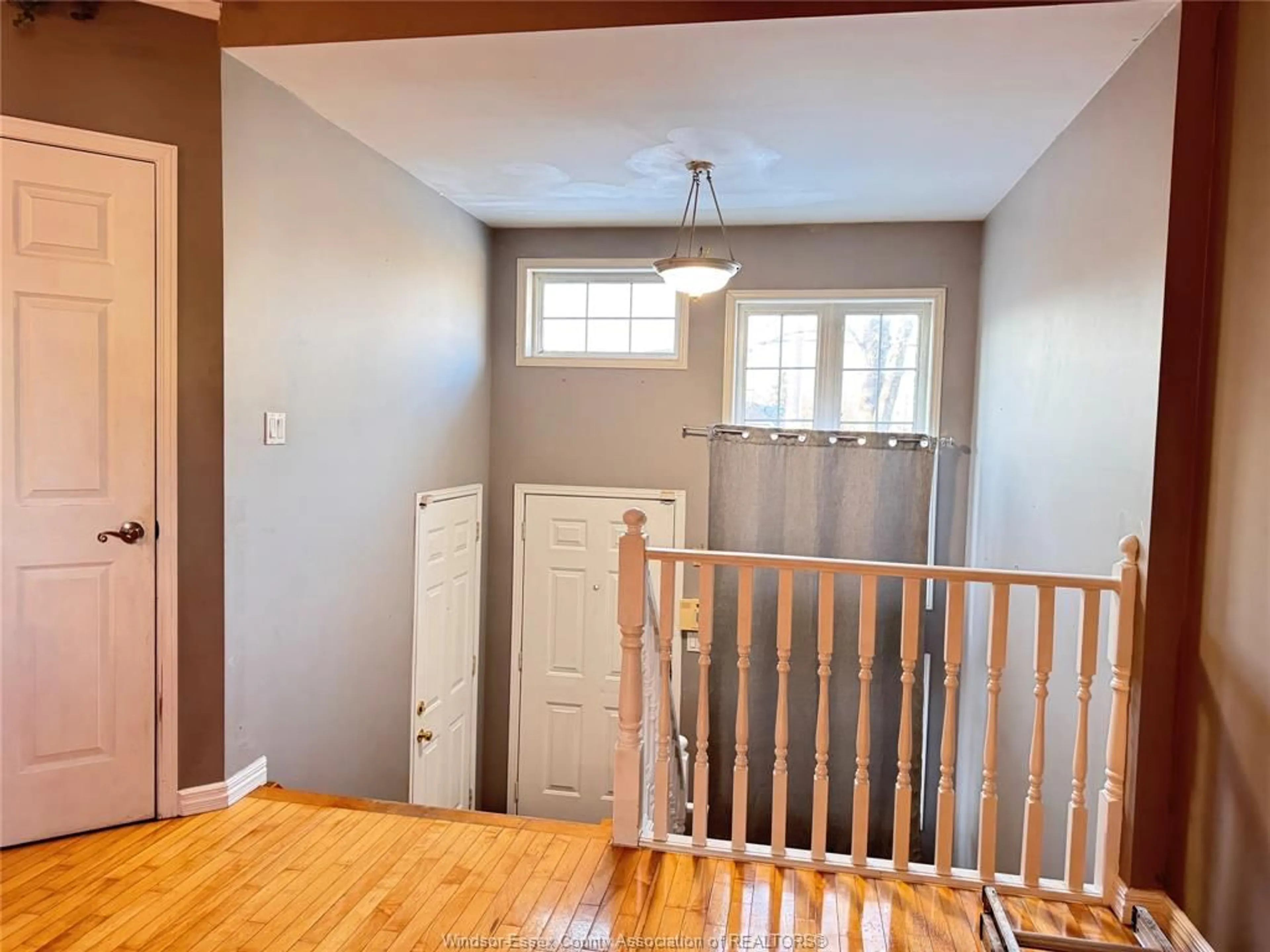 Indoor entryway for 2613 NORFOLK St, Windsor Ontario N9E 4T7