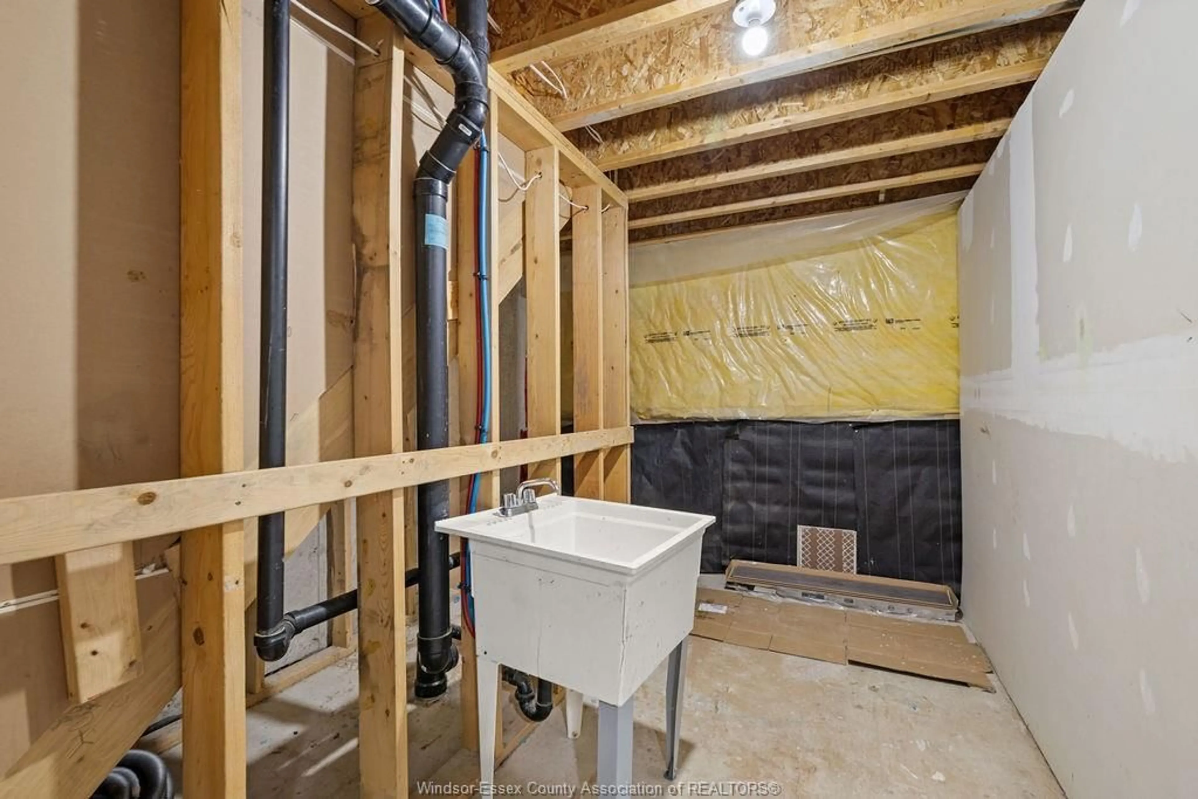 Standard bathroom, unknown for 1712 ASPENSHORE, Windsor Ontario N8N 1M2