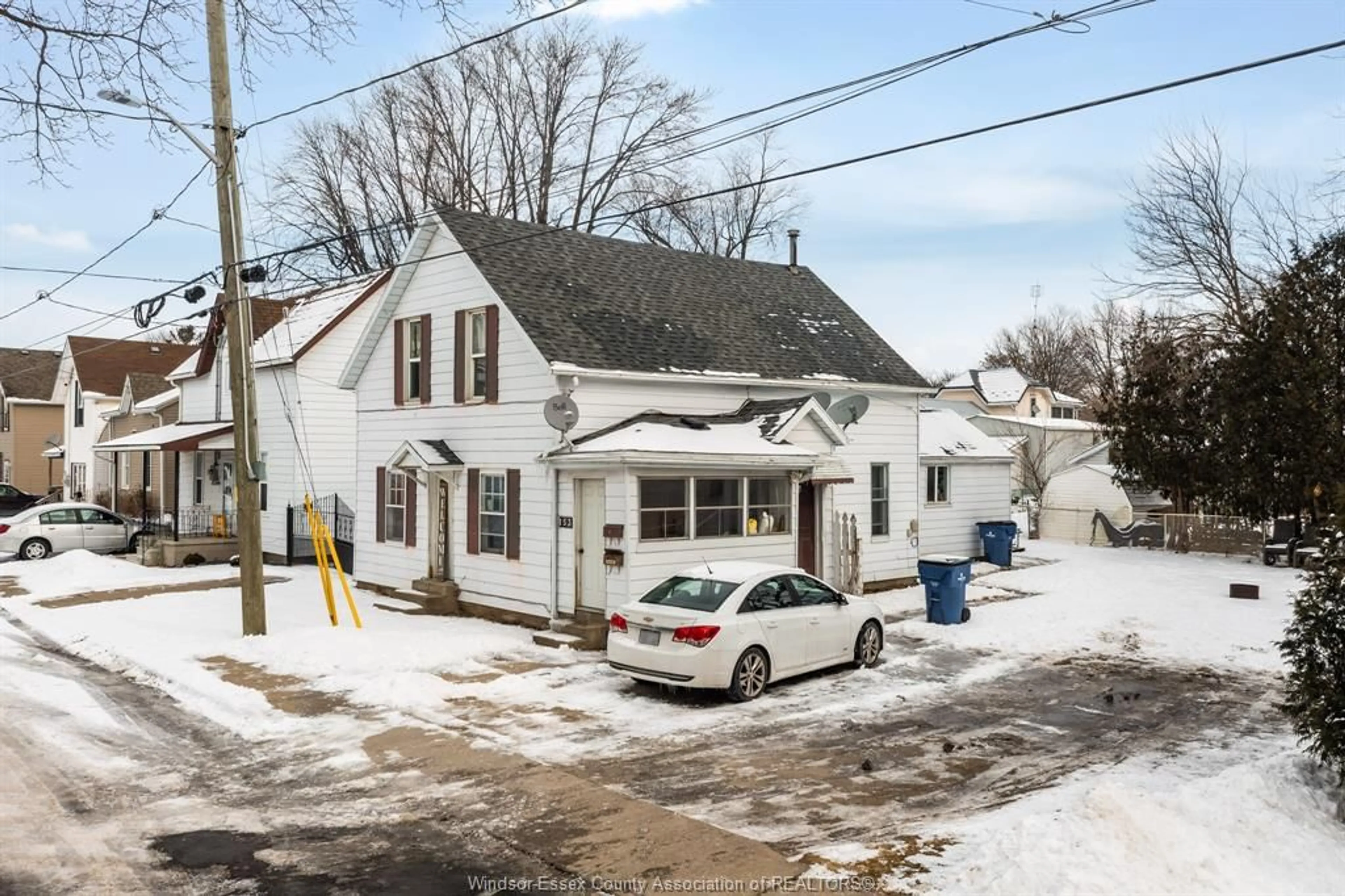 A pic from outside/outdoor area/front of a property/back of a property/a pic from drone, street for 153 ADELAIDE St, Chatham Ontario N7M 4R6