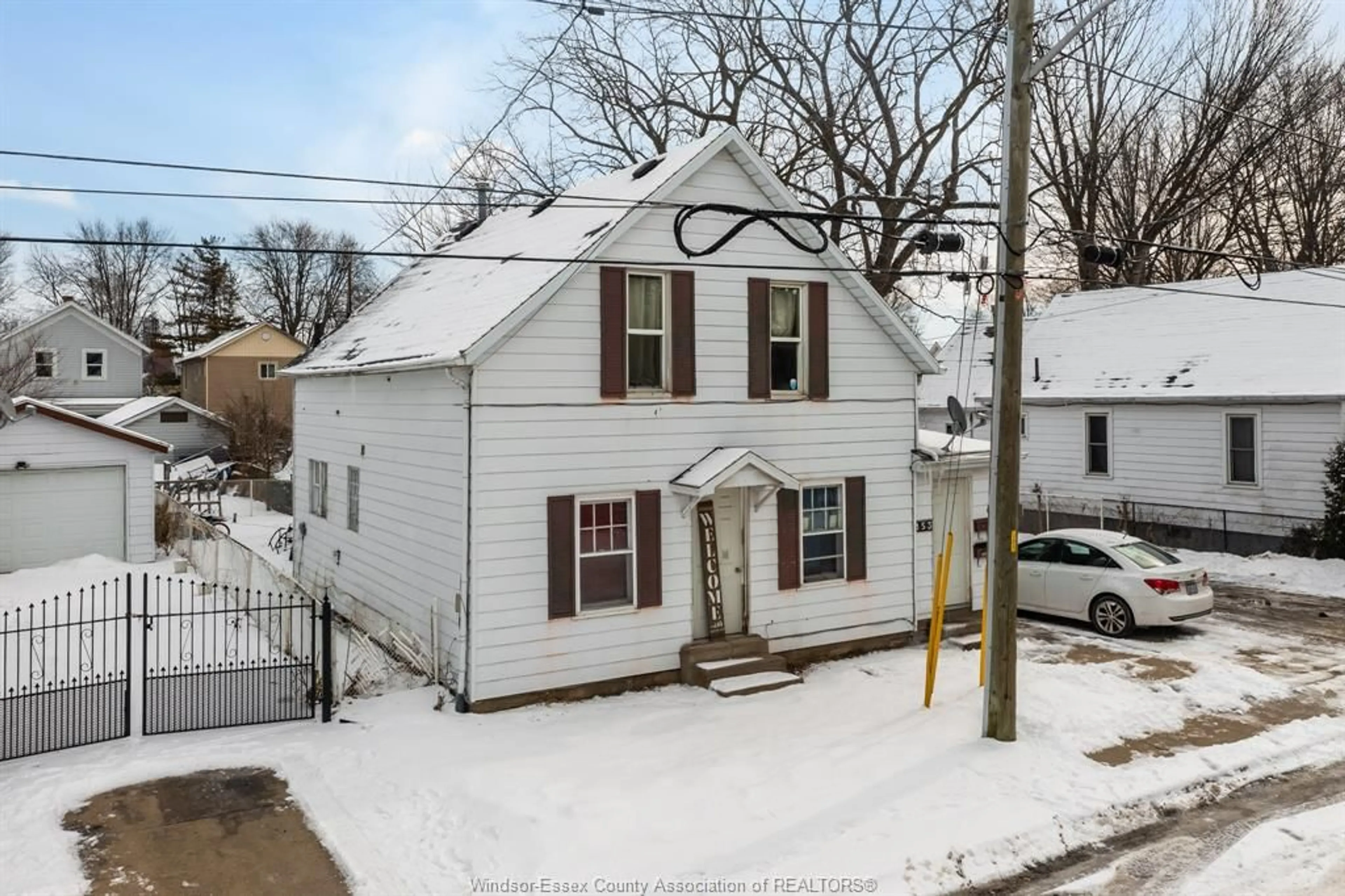 A pic from outside/outdoor area/front of a property/back of a property/a pic from drone, street for 153 ADELAIDE St, Chatham Ontario N7M 4R6