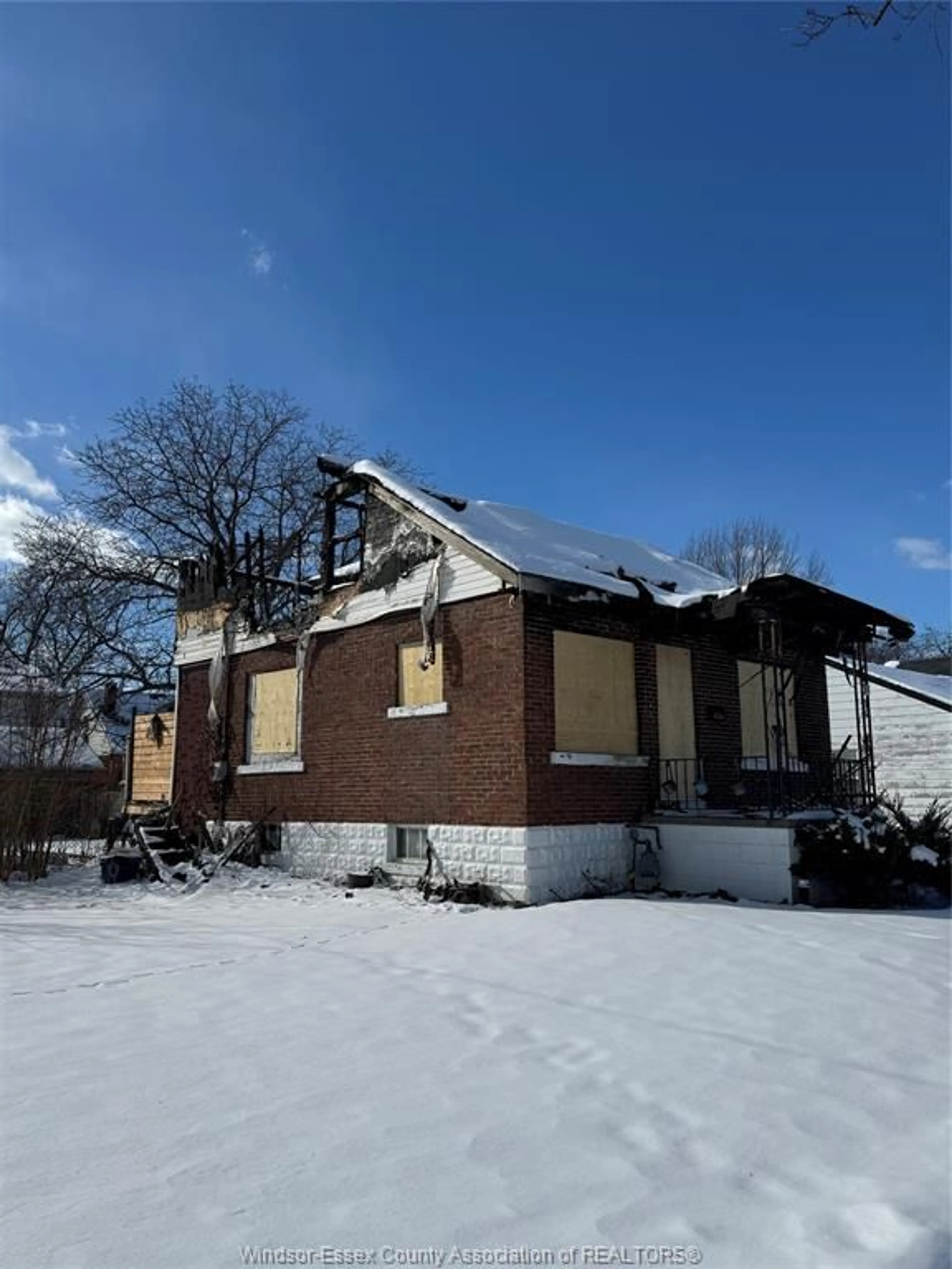 Home with brick exterior material, building for 2341 ALEXIS Rd, Windsor Ontario N8W 3Z2