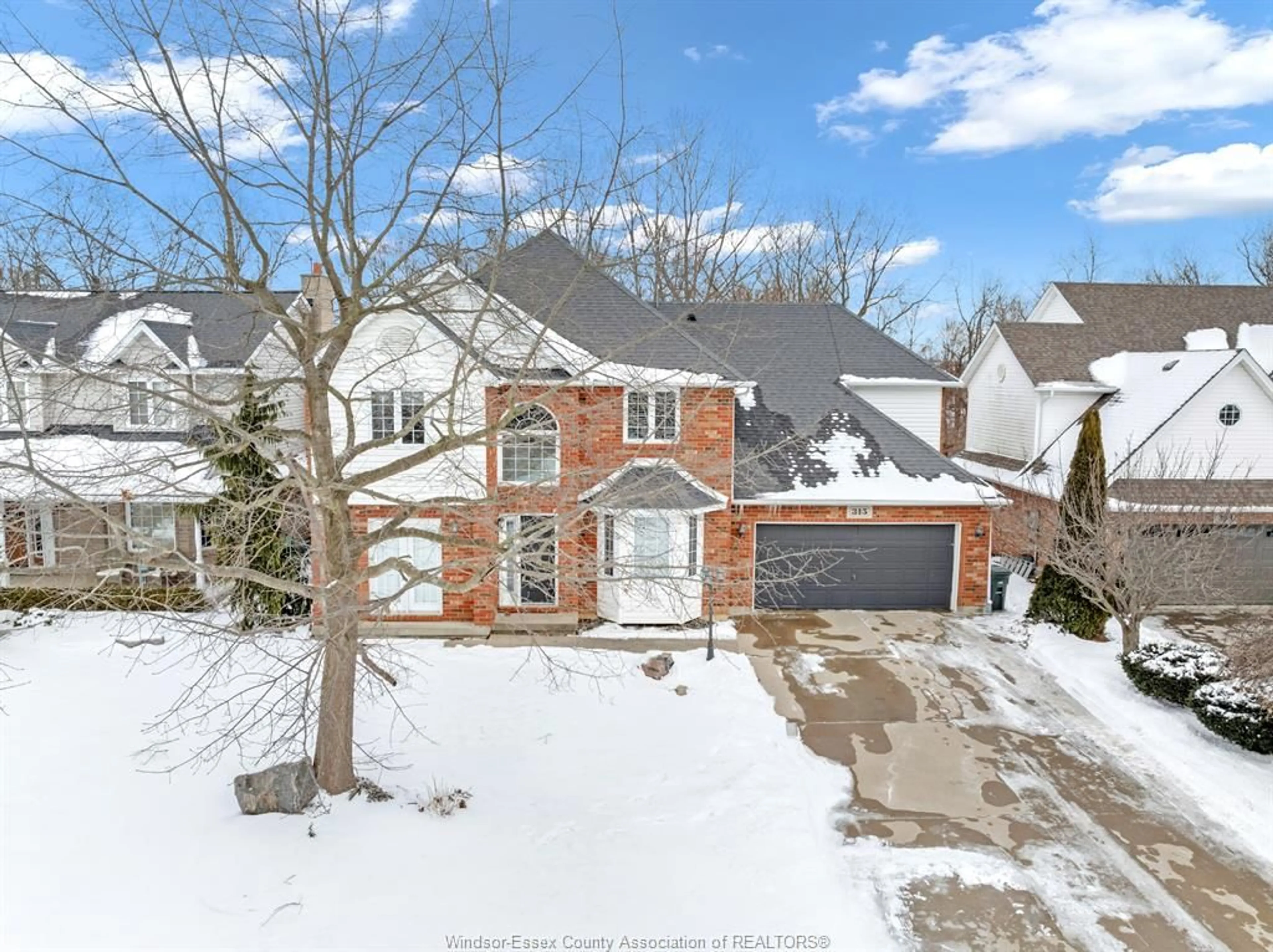 A pic from outside/outdoor area/front of a property/back of a property/a pic from drone, street for 315 MILLBROOK Dr, Kingsville Ontario N9Y 4A5