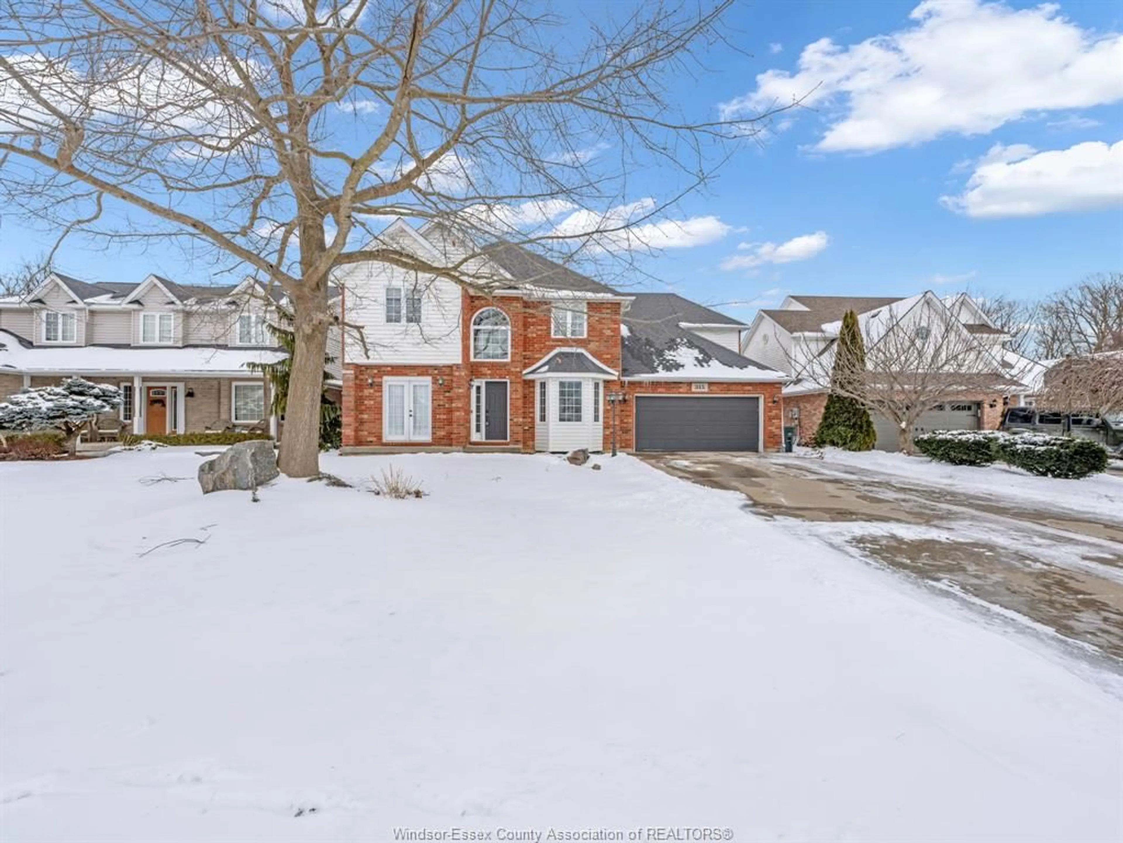 A pic from outside/outdoor area/front of a property/back of a property/a pic from drone, street for 315 MILLBROOK Dr, Kingsville Ontario N9Y 4A5