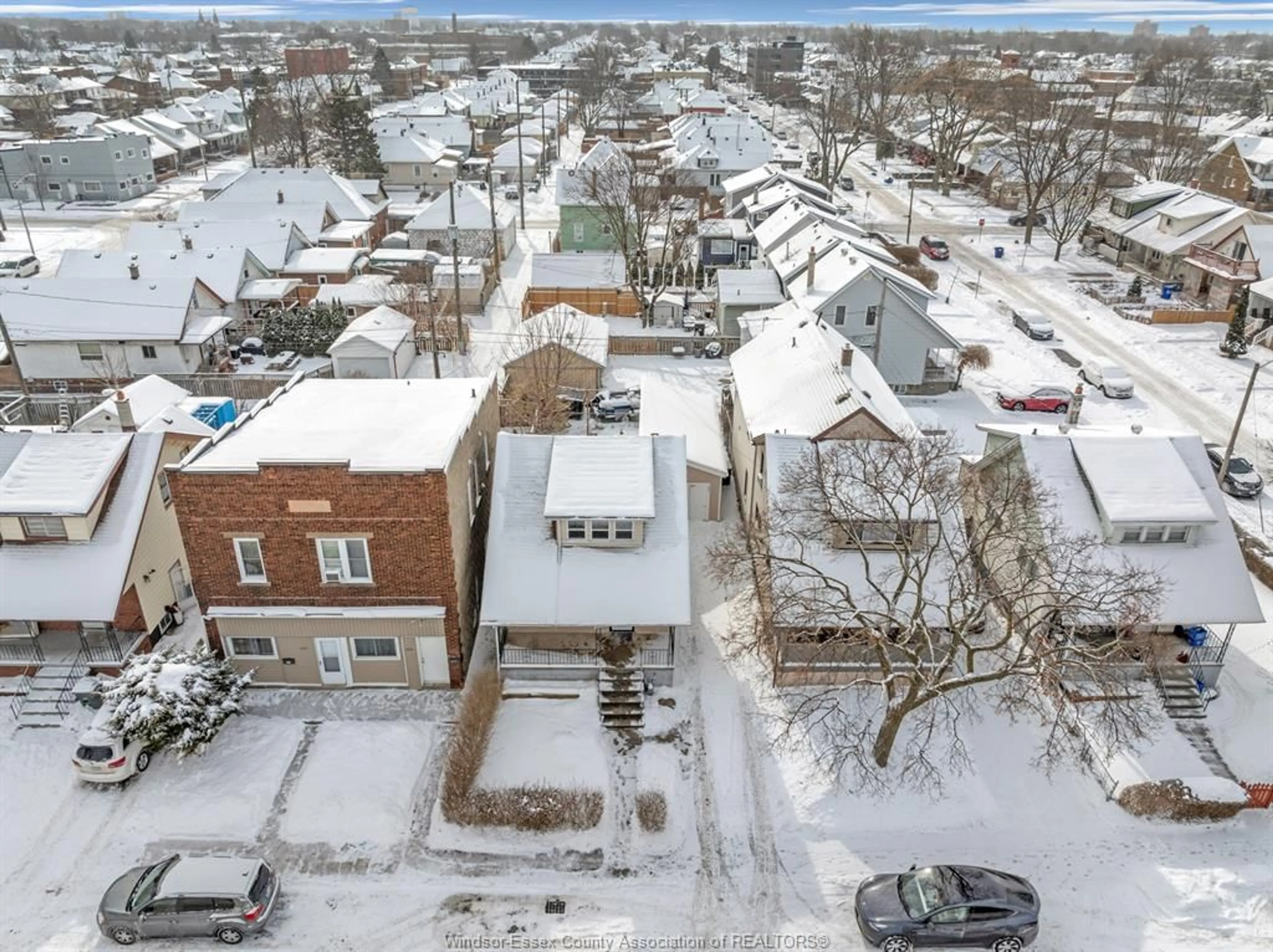 A pic from outside/outdoor area/front of a property/back of a property/a pic from drone, street for 795 ELLIOTT St, Windsor Ontario N9A 3B6