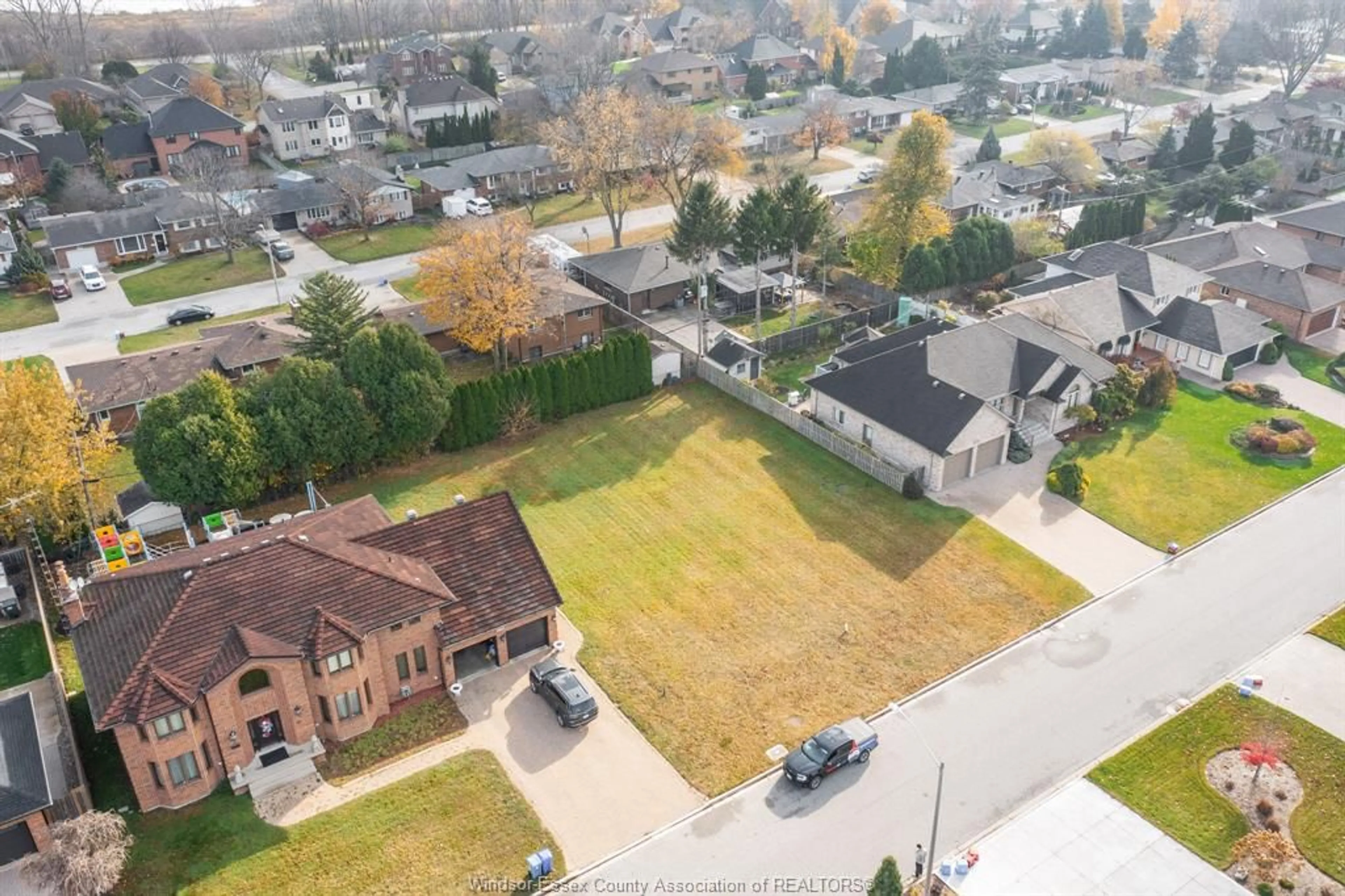 A pic from outside/outdoor area/front of a property/back of a property/a pic from drone, street for 5758 BAGLEY Ave, LaSalle Ontario N9H 1P1