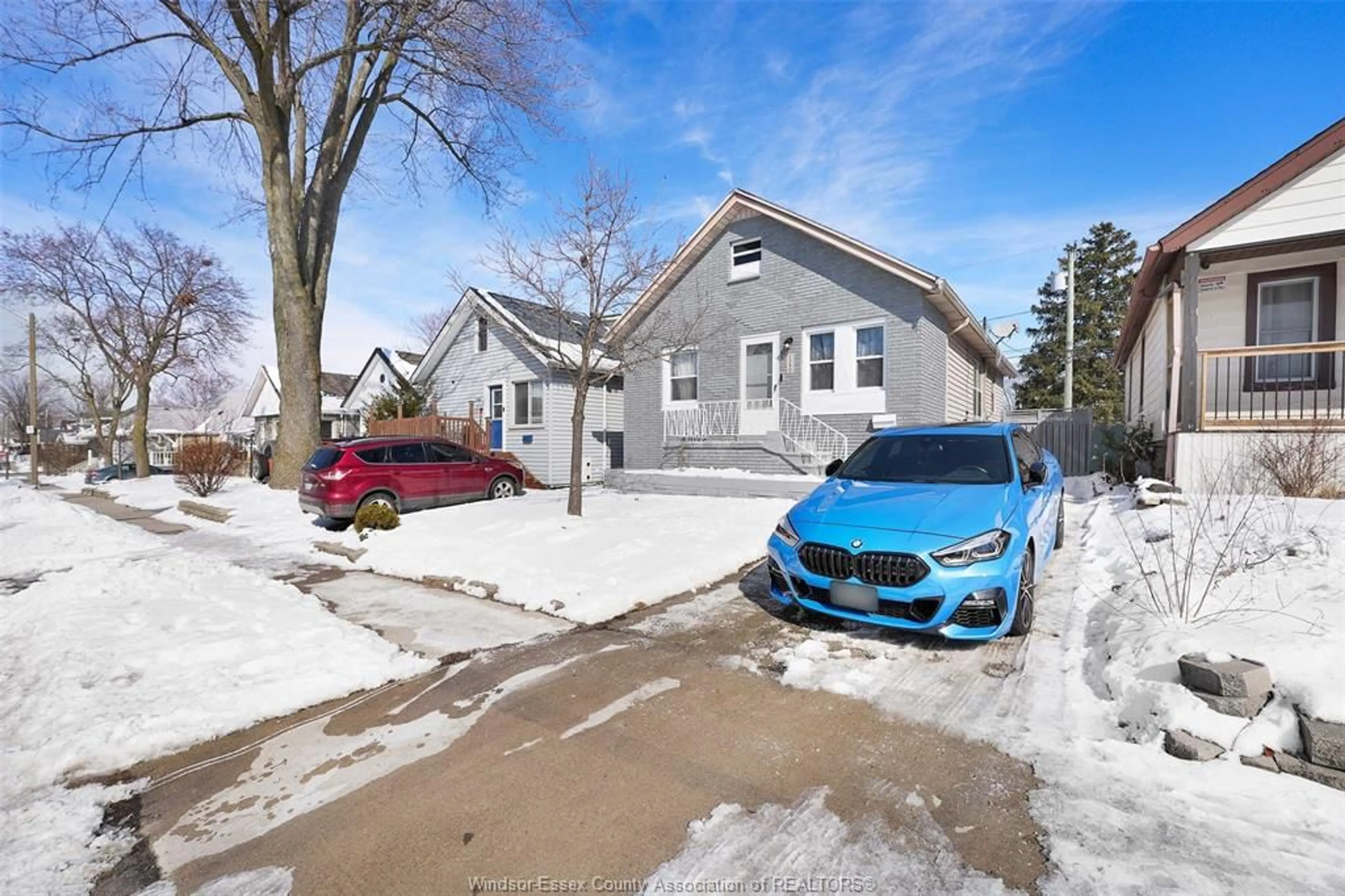 A pic from outside/outdoor area/front of a property/back of a property/a pic from drone, street for 1390 LILLIAN Ave, Windsor Ontario N8X 4A5