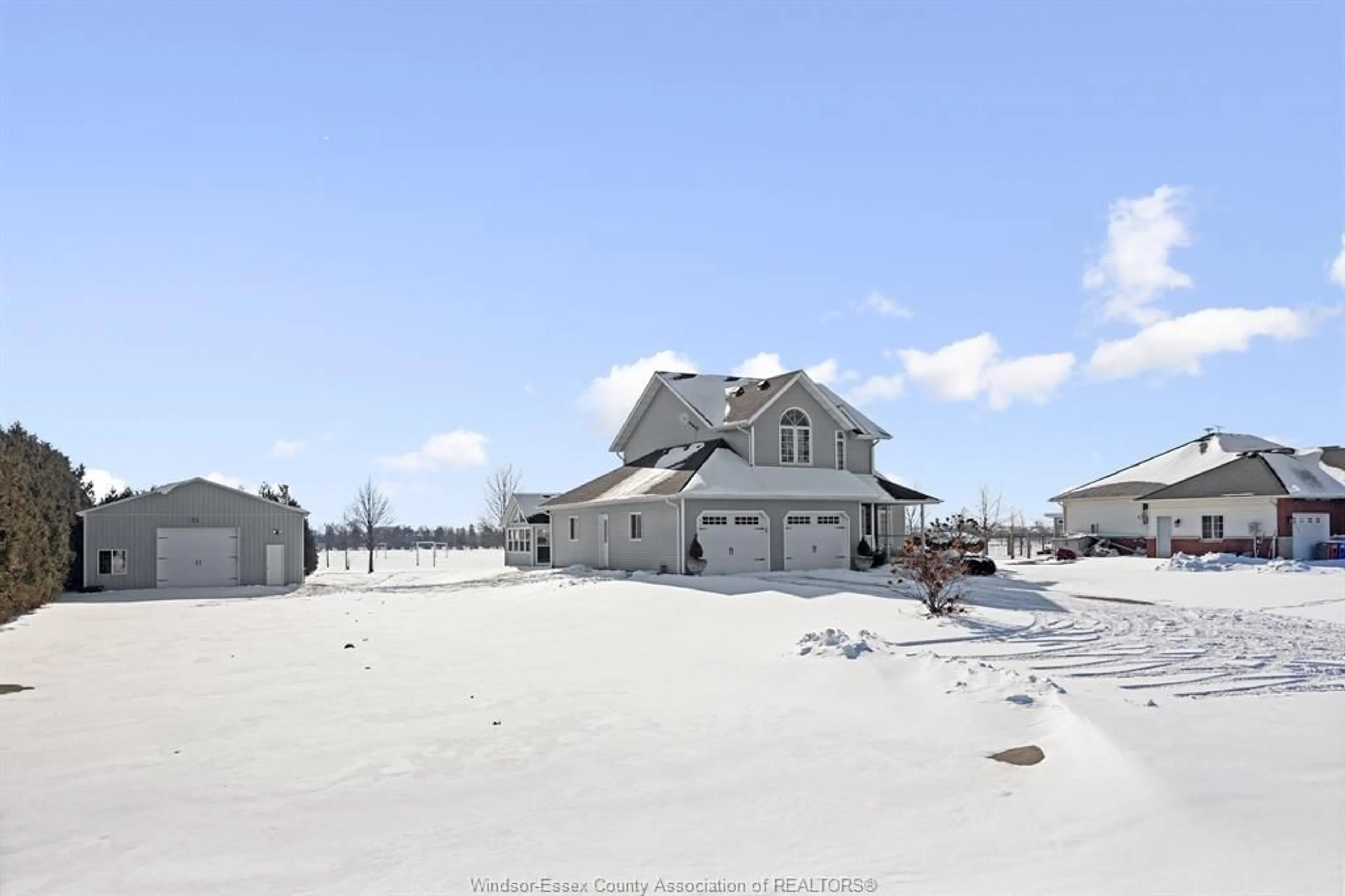 A pic from outside/outdoor area/front of a property/back of a property/a pic from drone, street for 499 ROAD 2, Kingsville Ontario N9Y 2E4