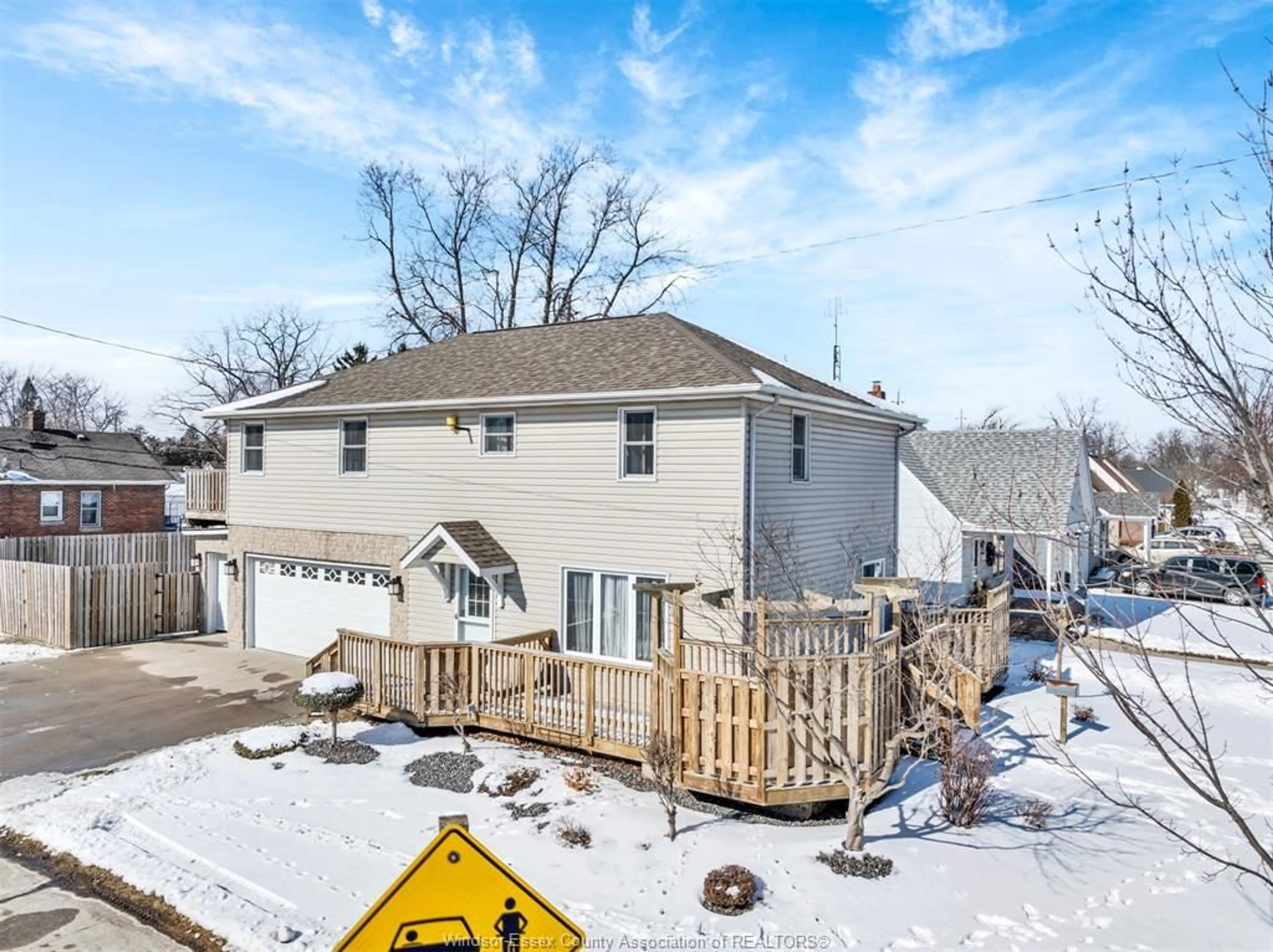 A pic from outside/outdoor area/front of a property/back of a property/a pic from drone, street for 31 Whitwam Ave, Leamington Ontario N8H2P5