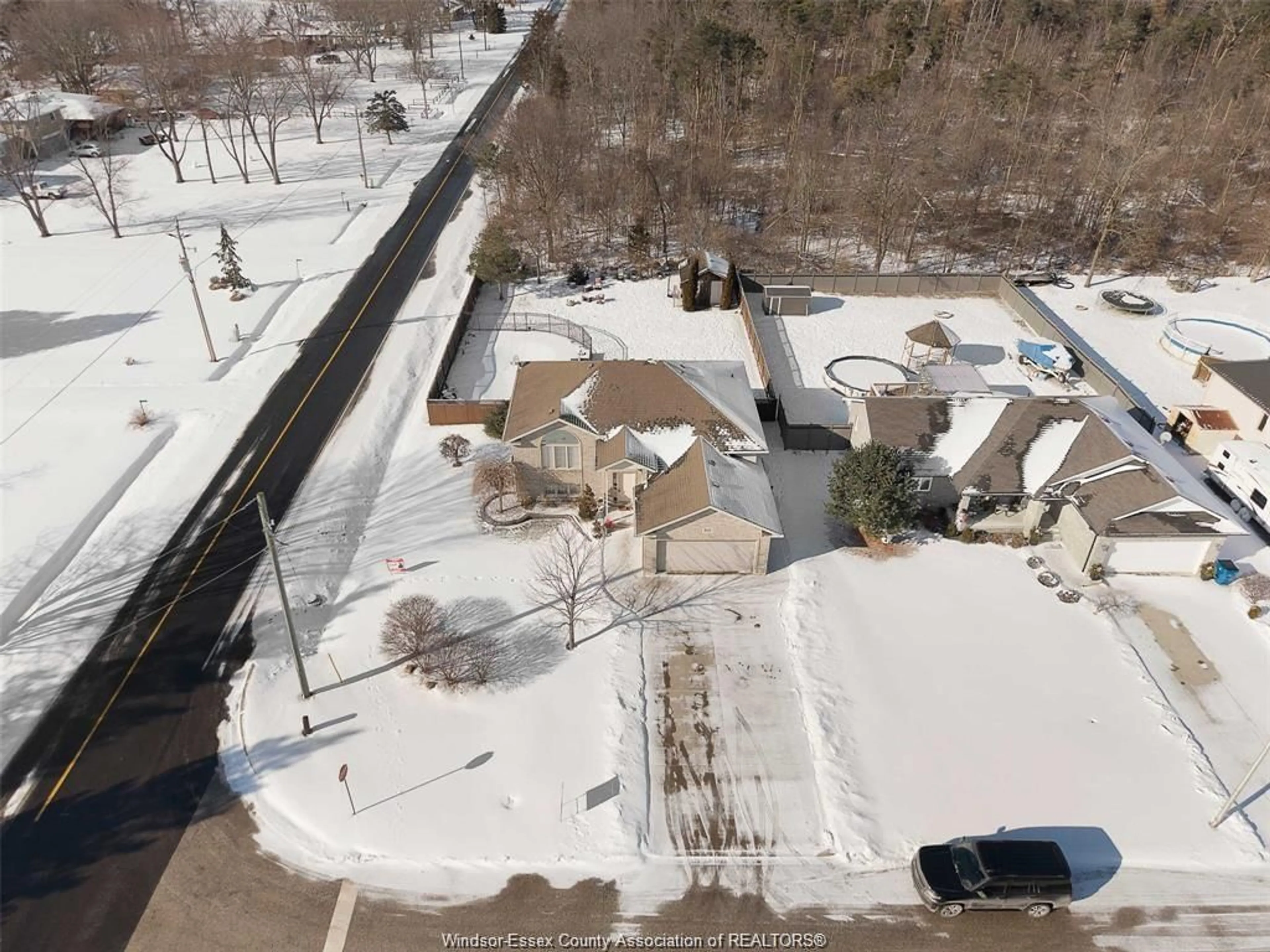 A pic from outside/outdoor area/front of a property/back of a property/a pic from drone, street for 540 EMILY Lane, Wheatley Ontario N0P 2P0