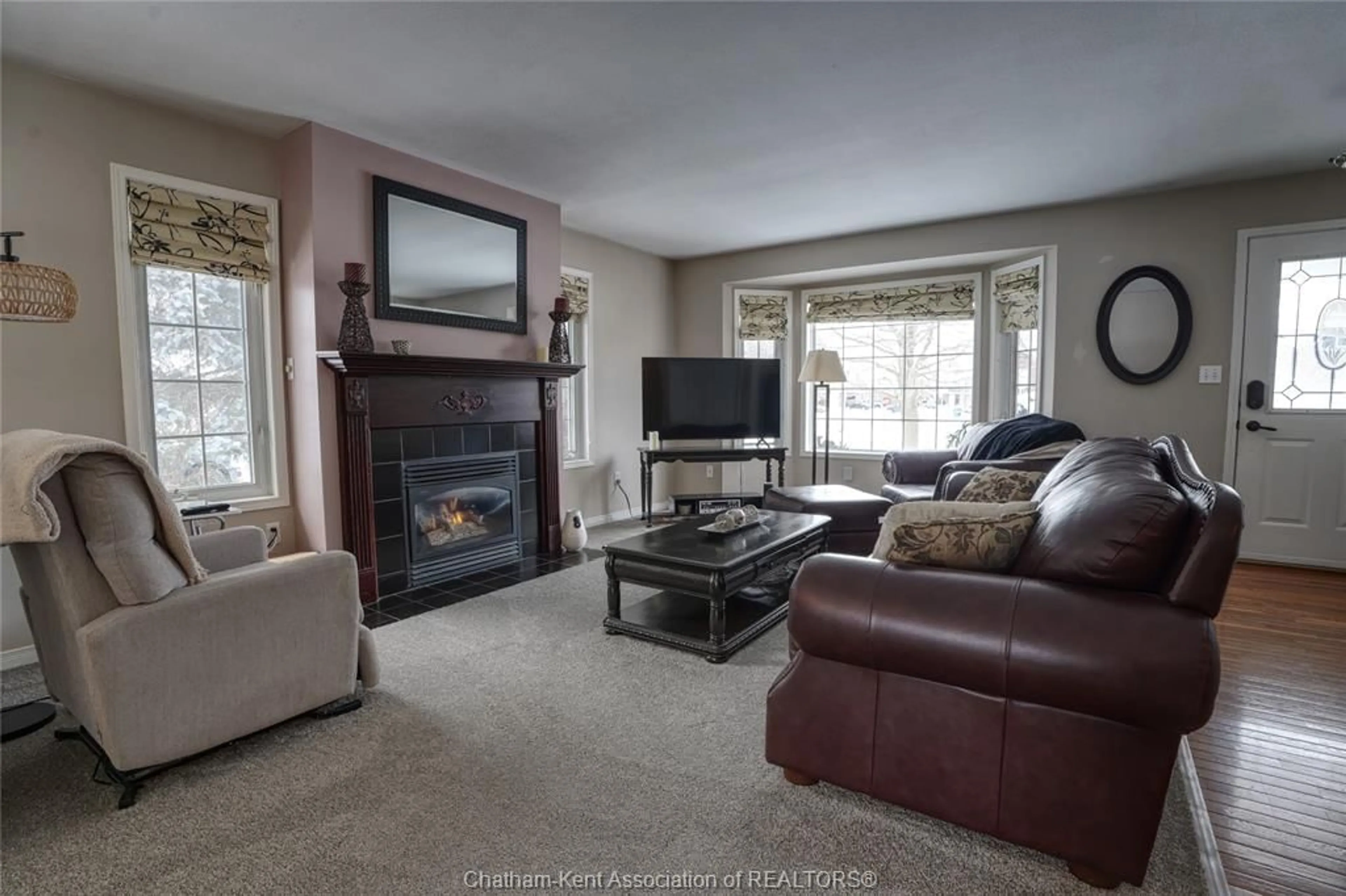 Living room with furniture, unknown for 59 Blossom Pl, Chatham Ontario N7L 5L4