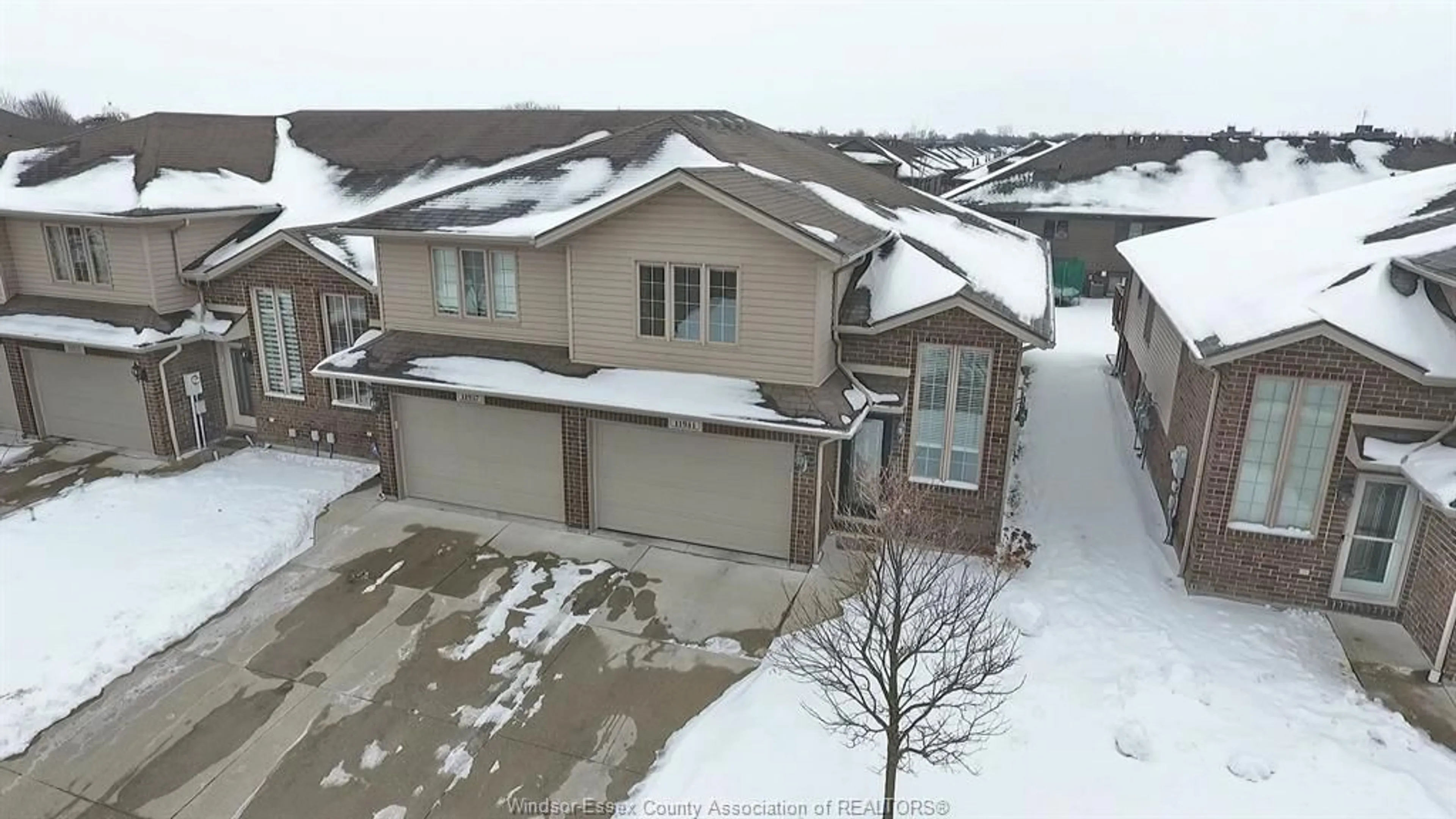 A pic from outside/outdoor area/front of a property/back of a property/a pic from drone, street for 11941 BOULDER Cres, Windsor Ontario N8P 1Z6