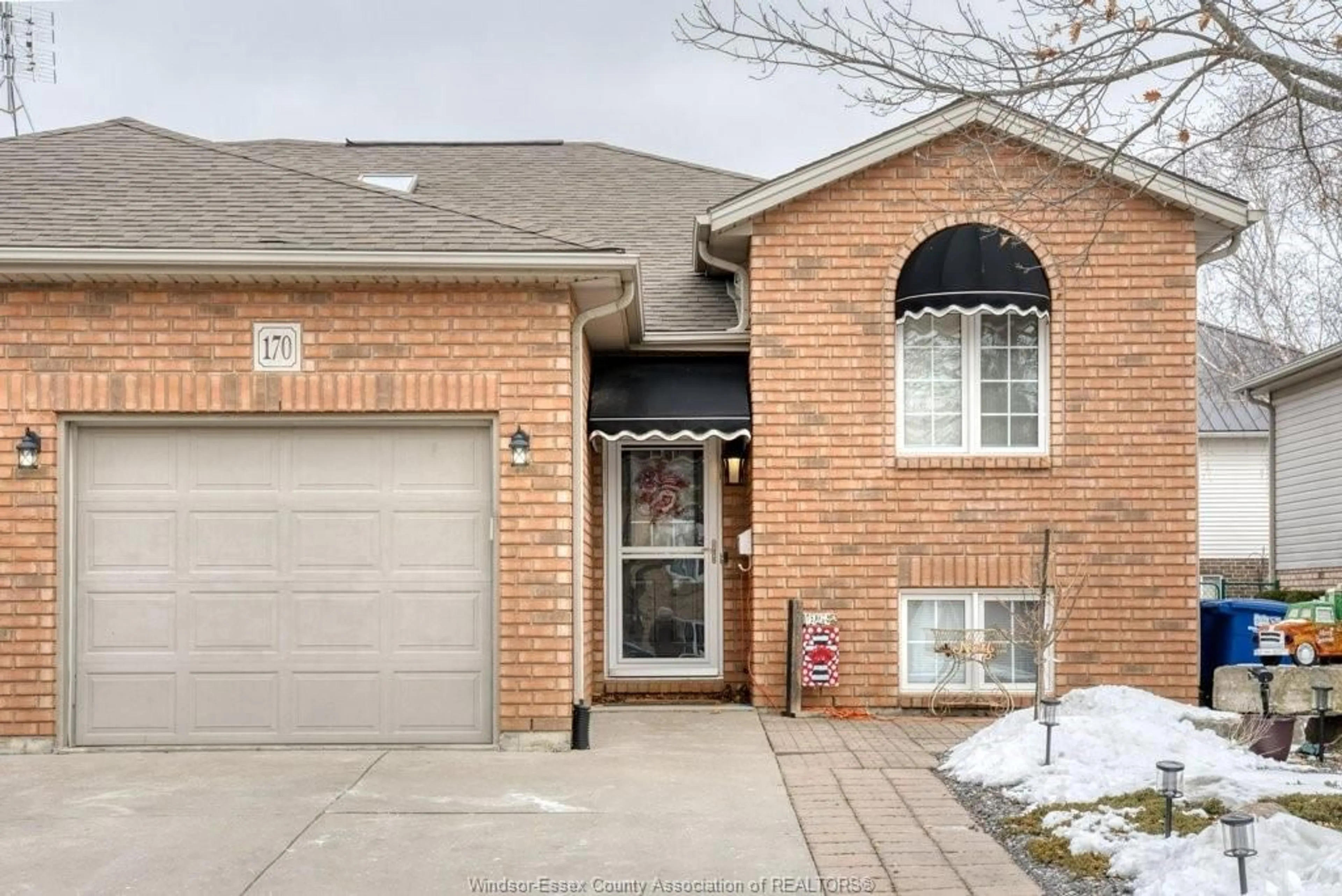 Home with brick exterior material, street for 170 VICTORIA, Kingsville Ontario N9Y 4B5