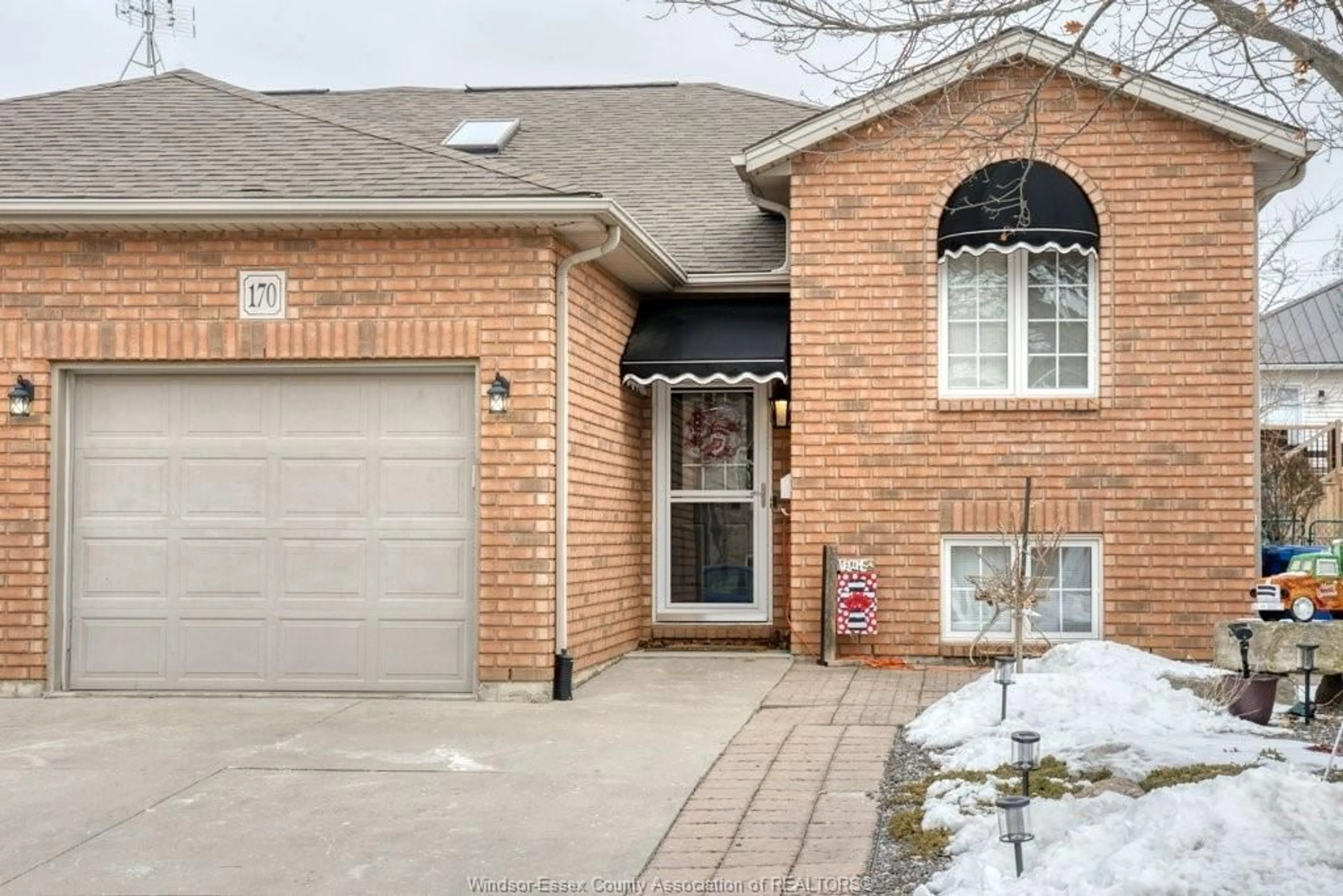 Home with brick exterior material, street for 170 VICTORIA, Kingsville Ontario N9Y 4B5