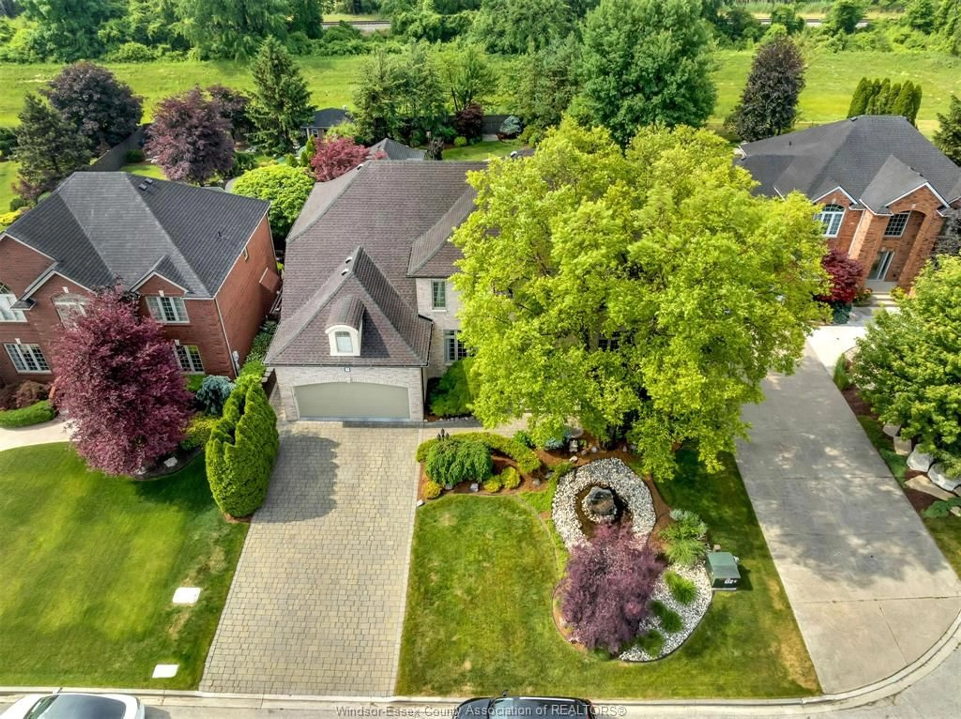 A pic from outside/outdoor area/front of a property/back of a property/a pic from drone, street for 446 ORCHARD PARK Dr, Lakeshore Ontario N8N 4Y2