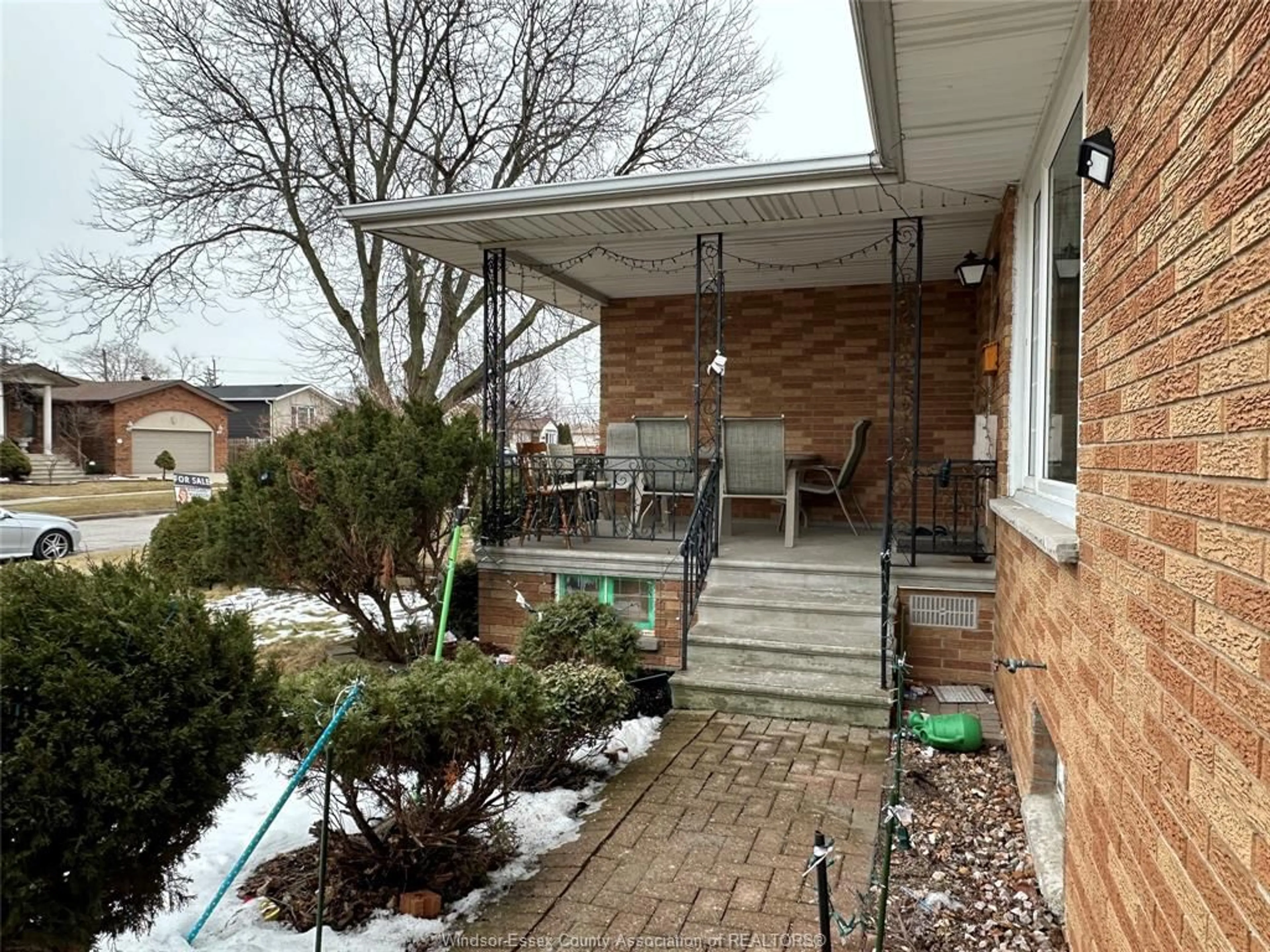 Patio, street for 1673 CALIFORNIA Ave, Windsor Ontario N9B 3A4