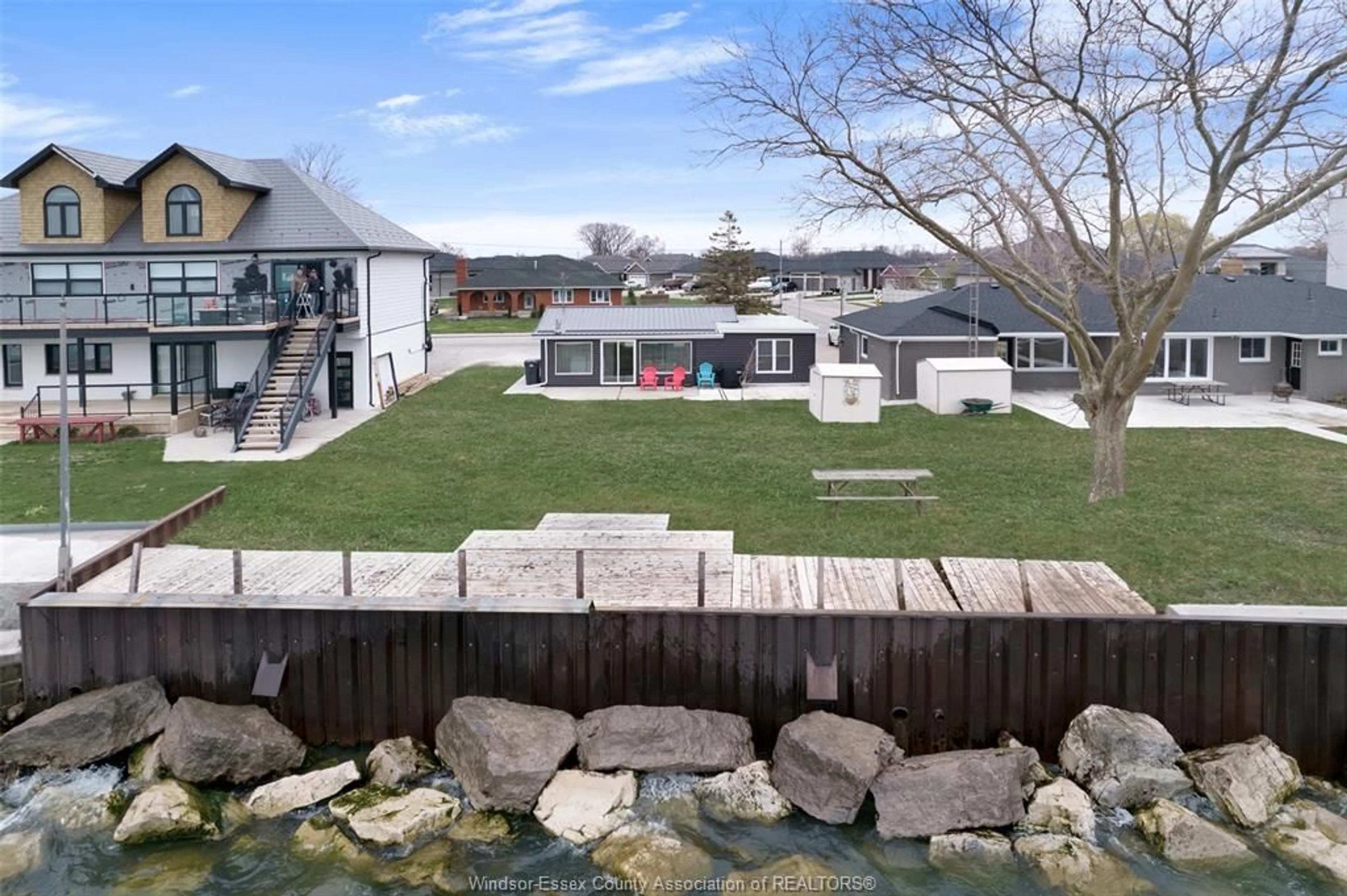 A pic from outside/outdoor area/front of a property/back of a property/a pic from drone, water/lake/river/ocean view for 206 ROBSON, Leamington Ontario N8H 5R2