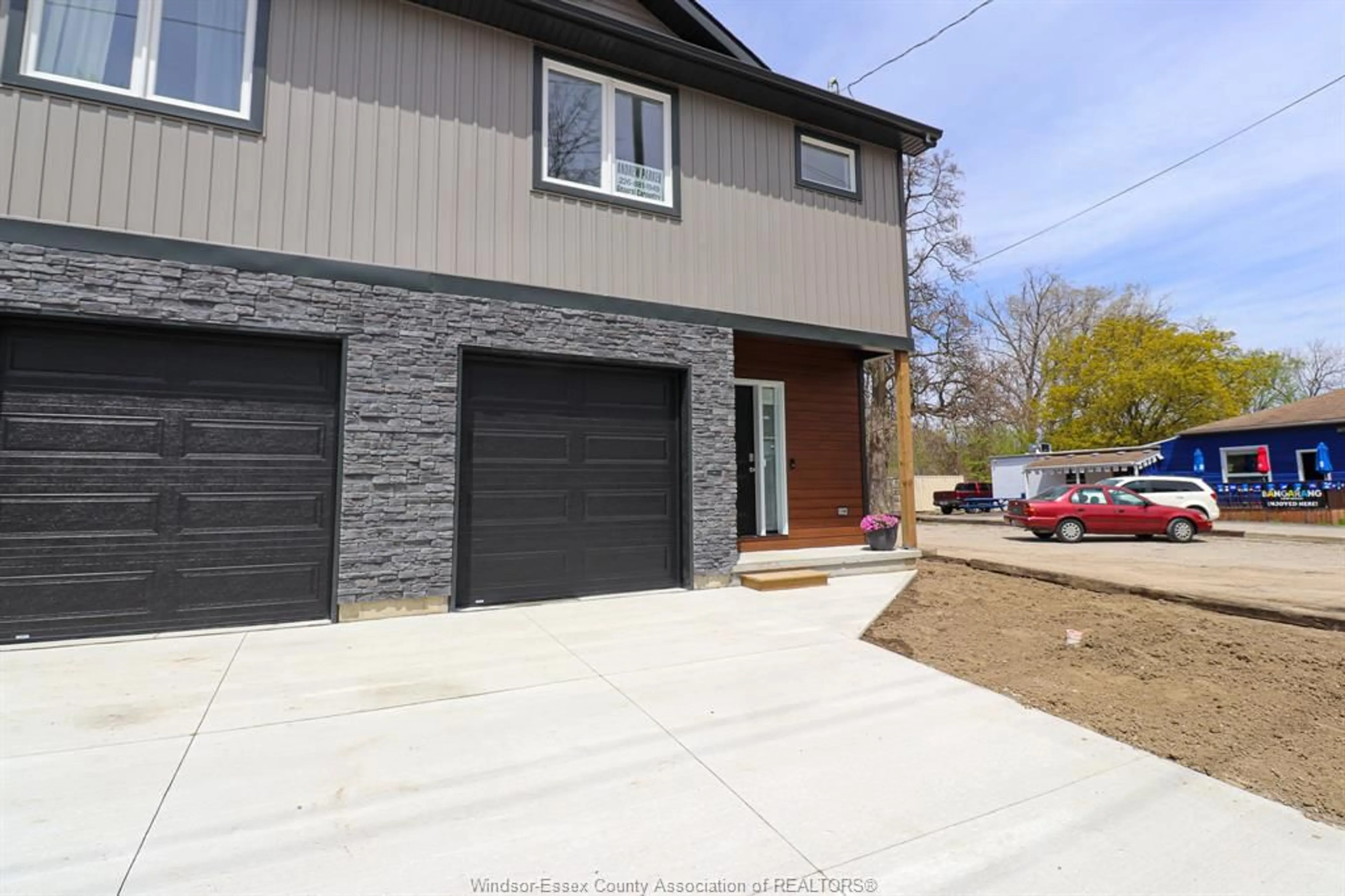 Home with brick exterior material, street for 109 KING St, Chatham Ontario N7M 6H5