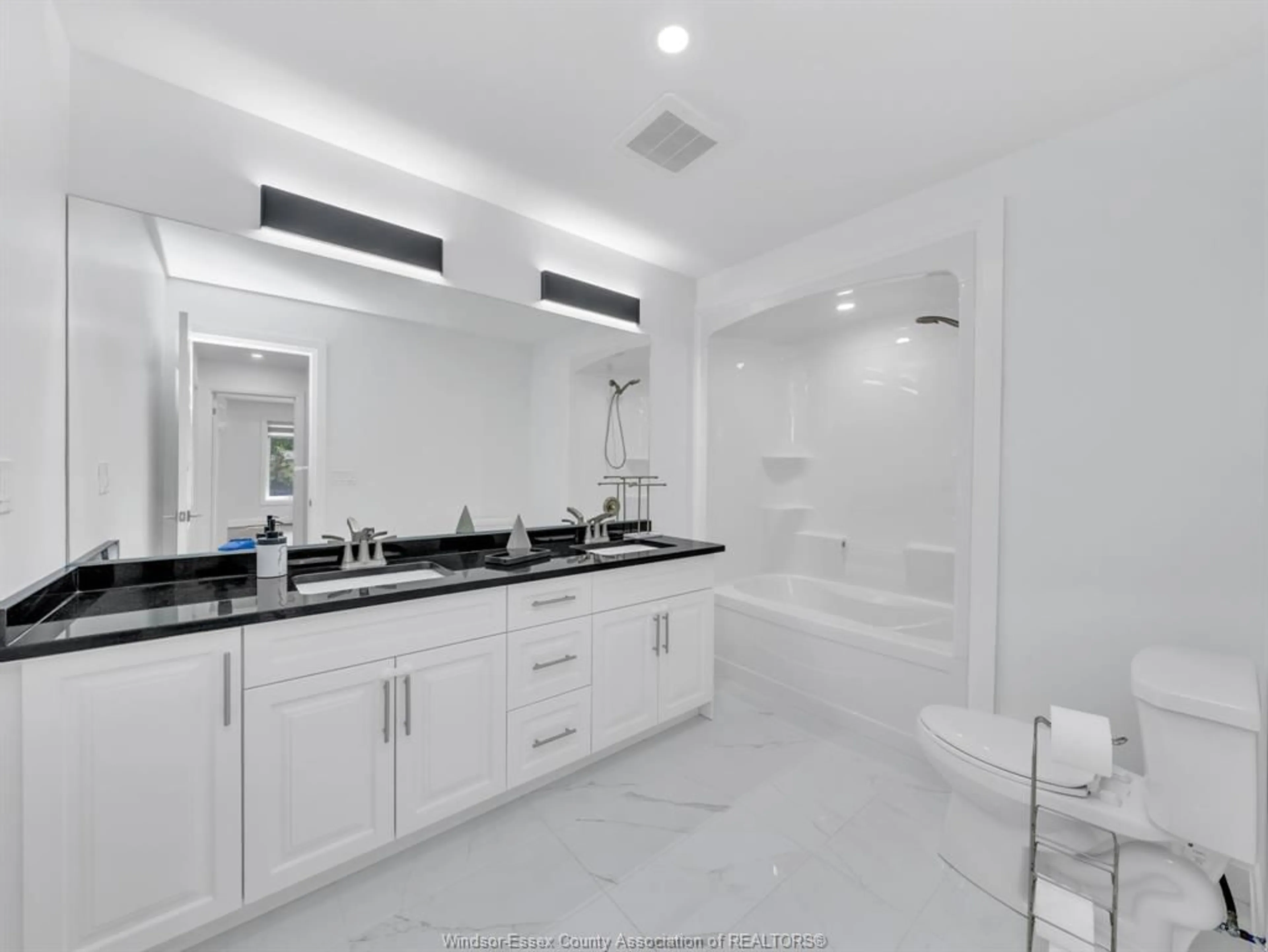 Contemporary bathroom, ceramic/tile floor for 2927 CLEMENCEAU Blvd, Windsor Ontario N8T 2R2